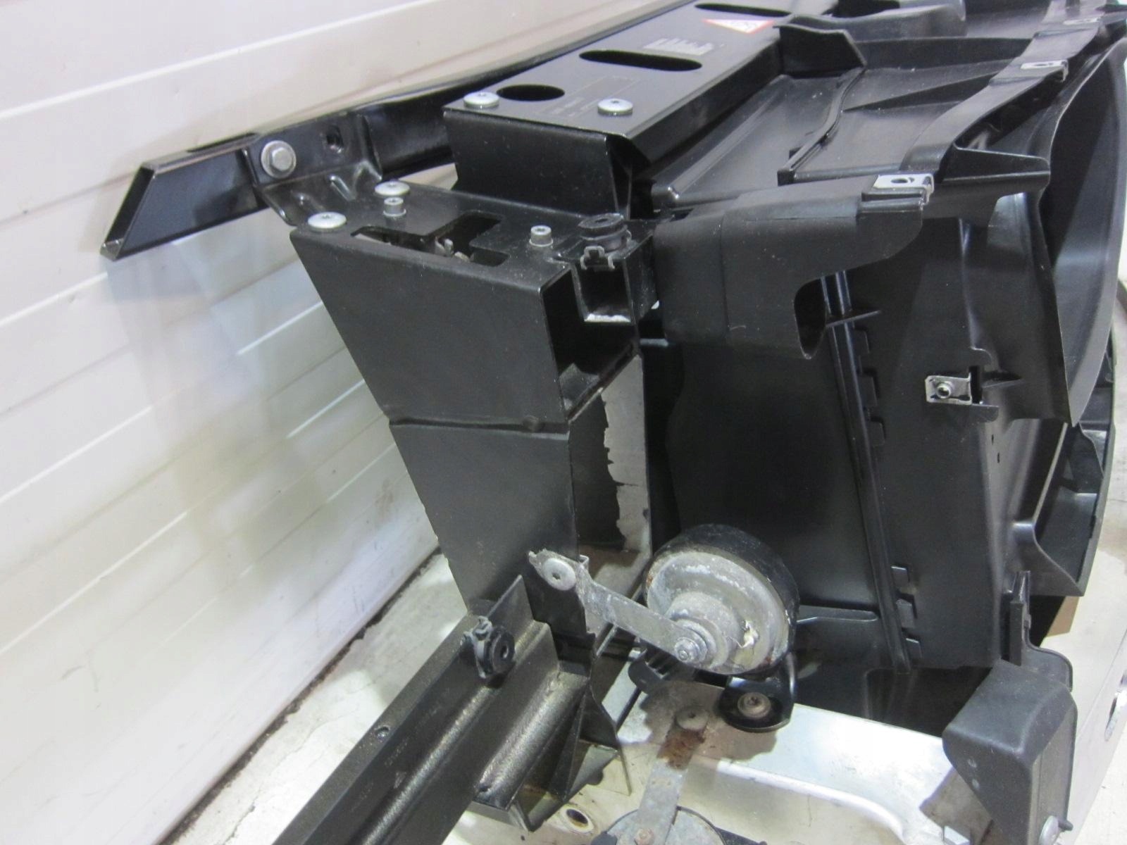 BMW X3 F25 X4 F26 3.0 N55 306KM PAS PRZEDNI CHŁODNICE WZMOCNIENIE 7560877 Typ samochodu Samochody osobowe