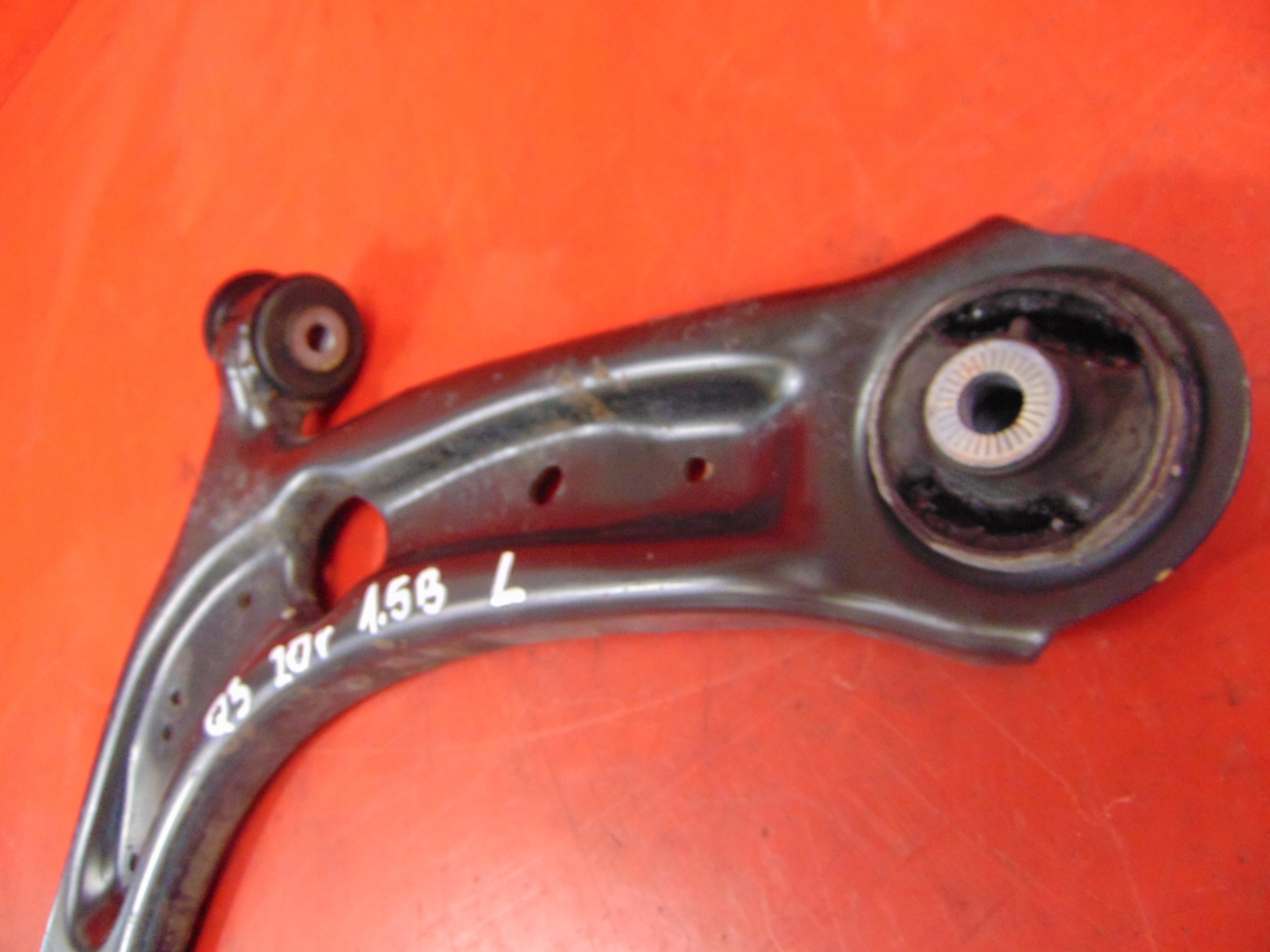 Audi Q3 II F3 83A arm left front front