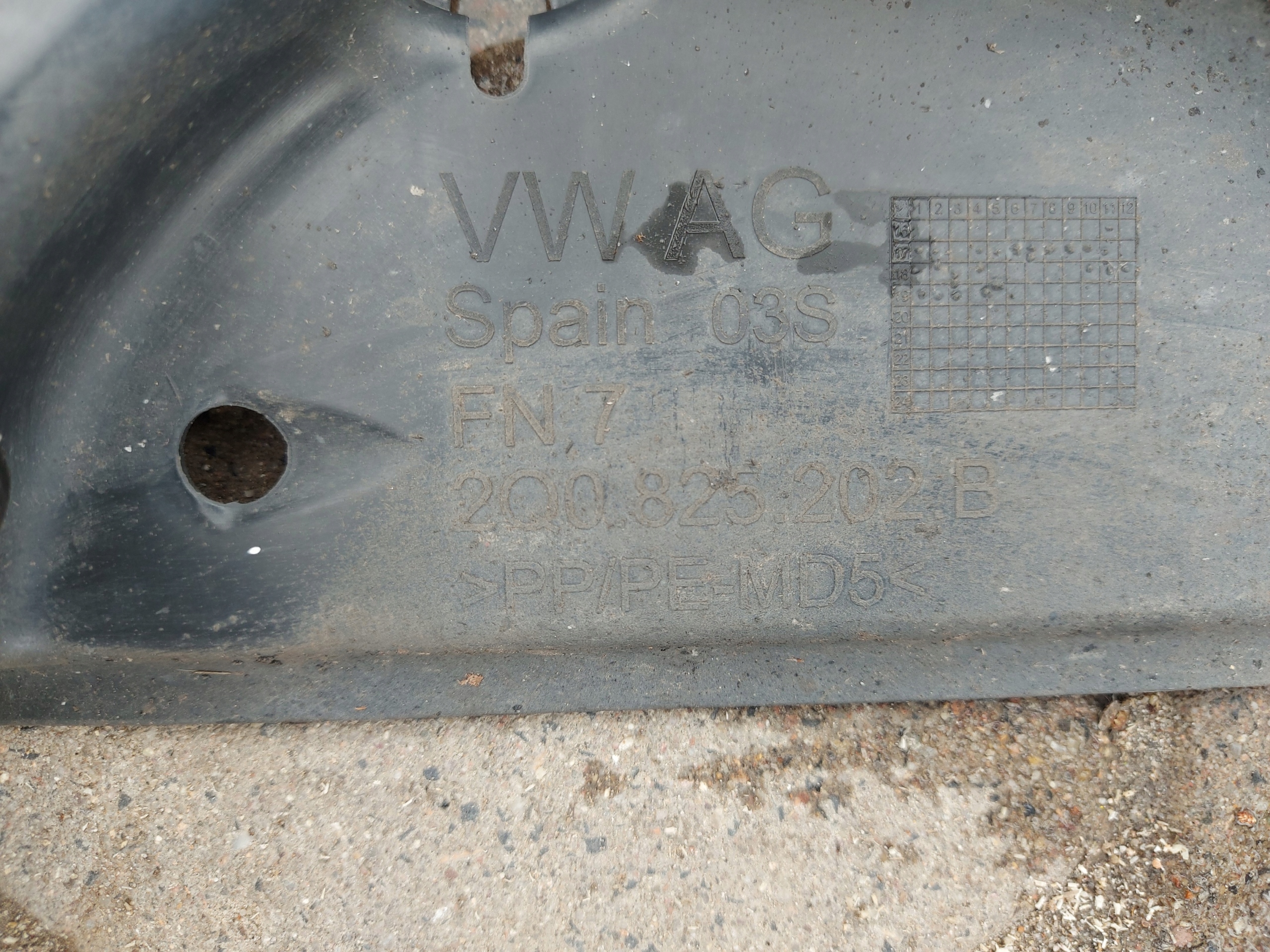 Audi A1 82A cover chassis right 2Q0825202B