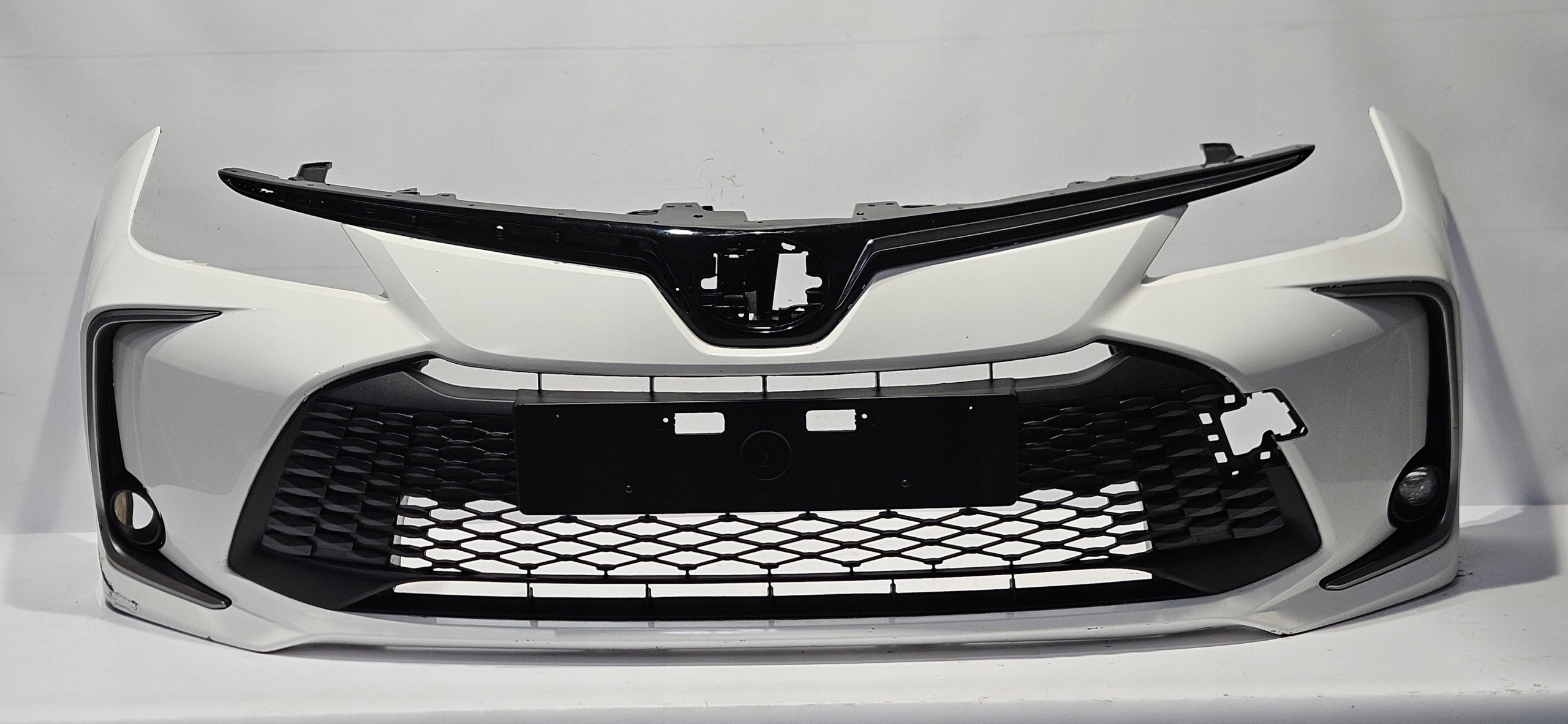 Frontstoßstange Grill Nebelscheinwerfer TOYOTA COROLLA E21 LIFT Sedan