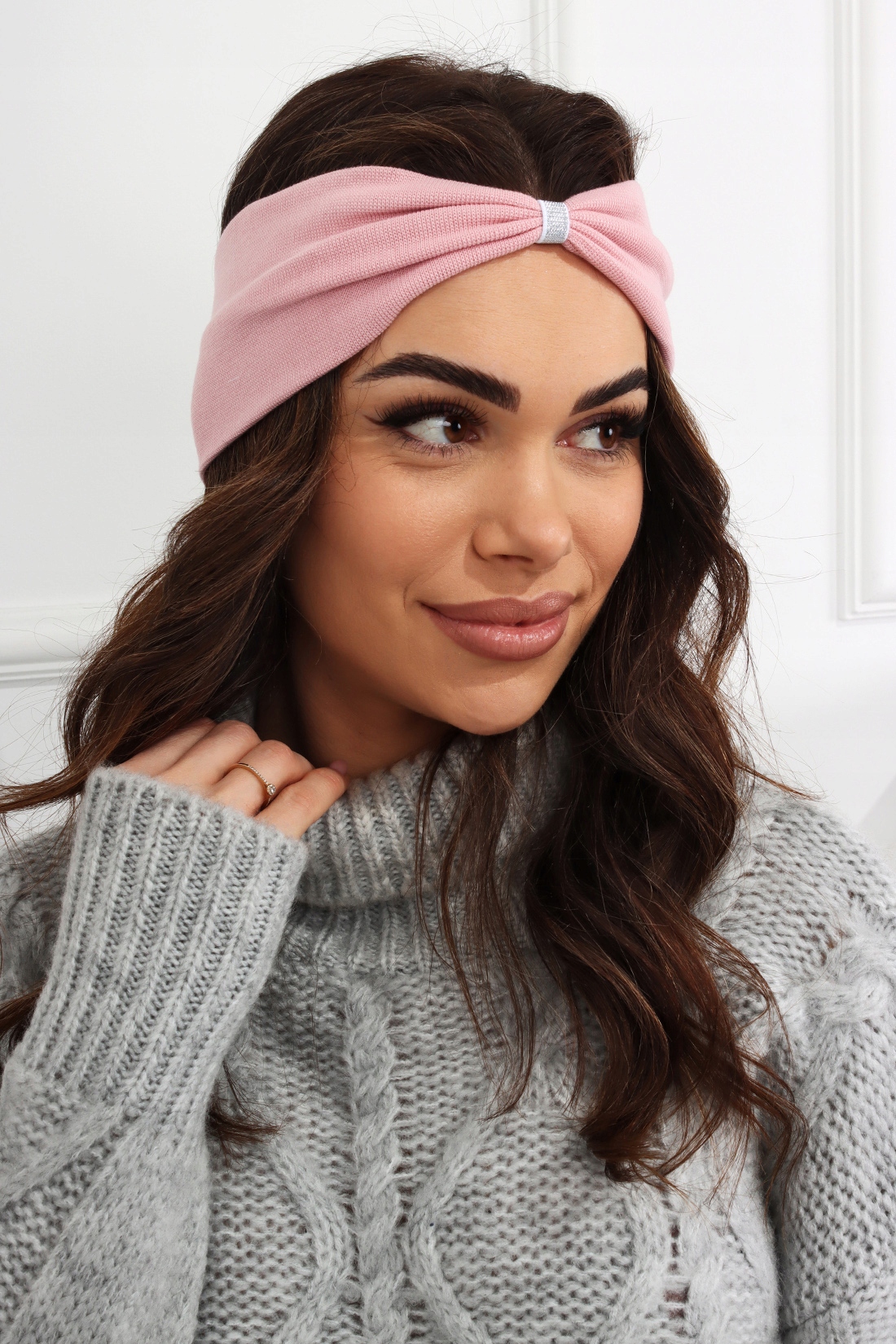 OPASKA DAMSKA NA GŁOWĘ USZY NAUSZNIKI TURBAN WĘZEŁ PRZEPLATANA PUD. RÓŻOWA Marka inna