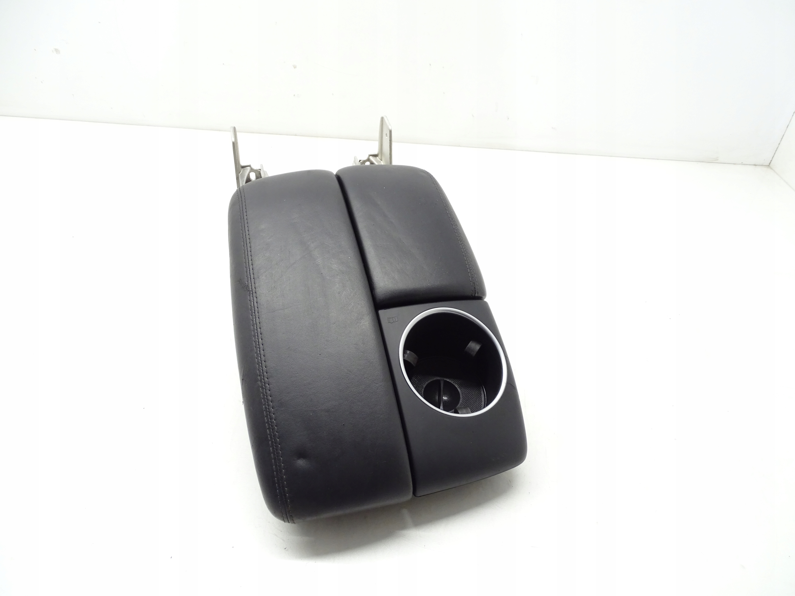 PODŁOKIETNIK PODSTAWA AUDI Q7-4L SKÓRA 4L1864207