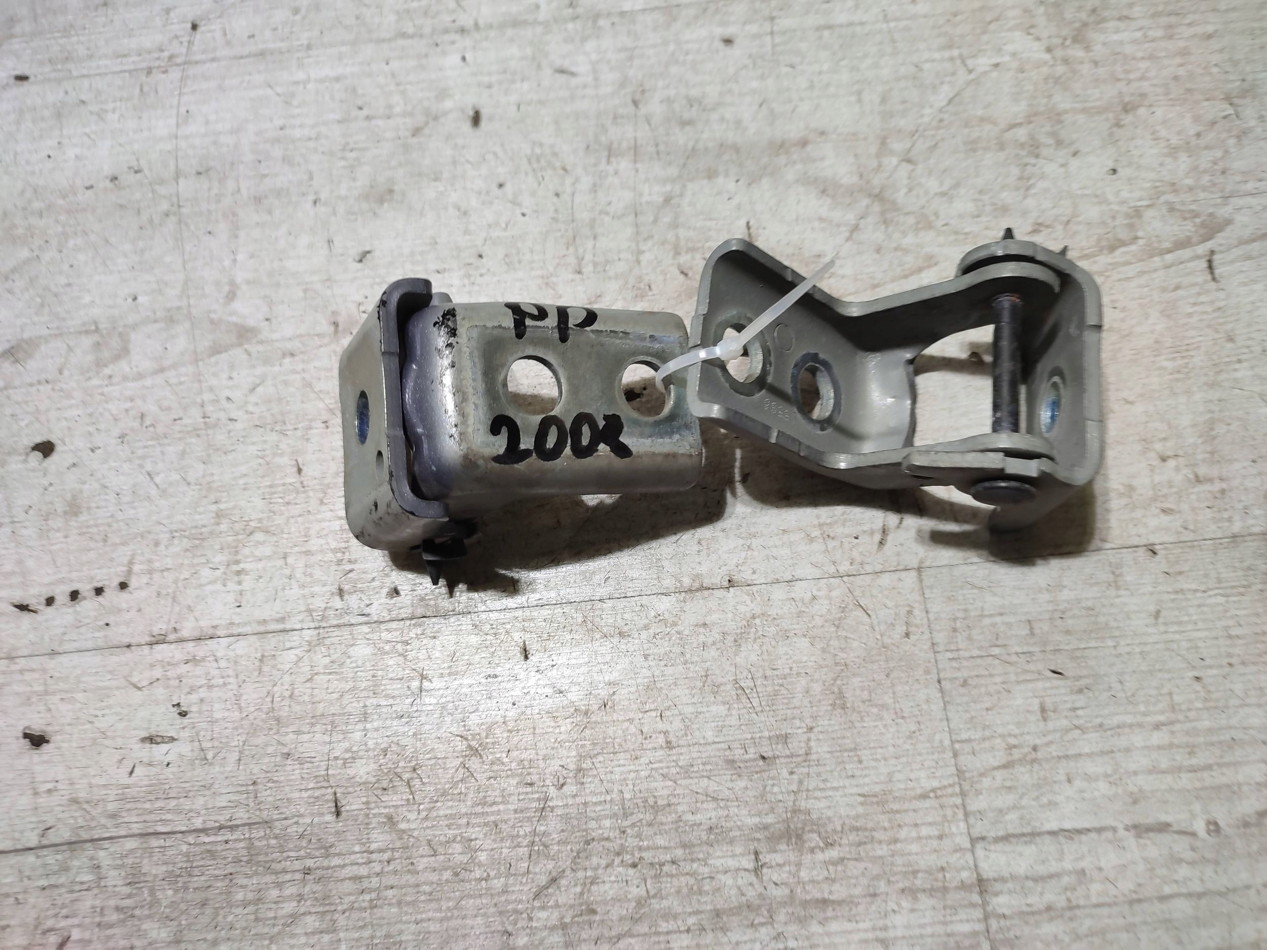 Peugeot 2008 and 2018 front side right hinge door komplet