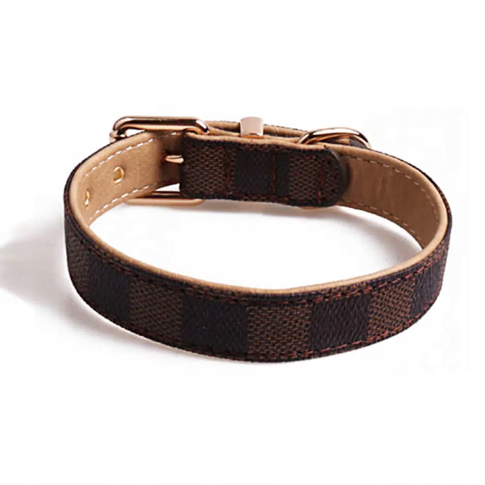 Levně Obojek pro psa LV Chess s šachovnicí hnědý L