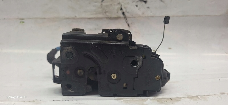 lock door left front VW PASSAT B5 3B1637015A