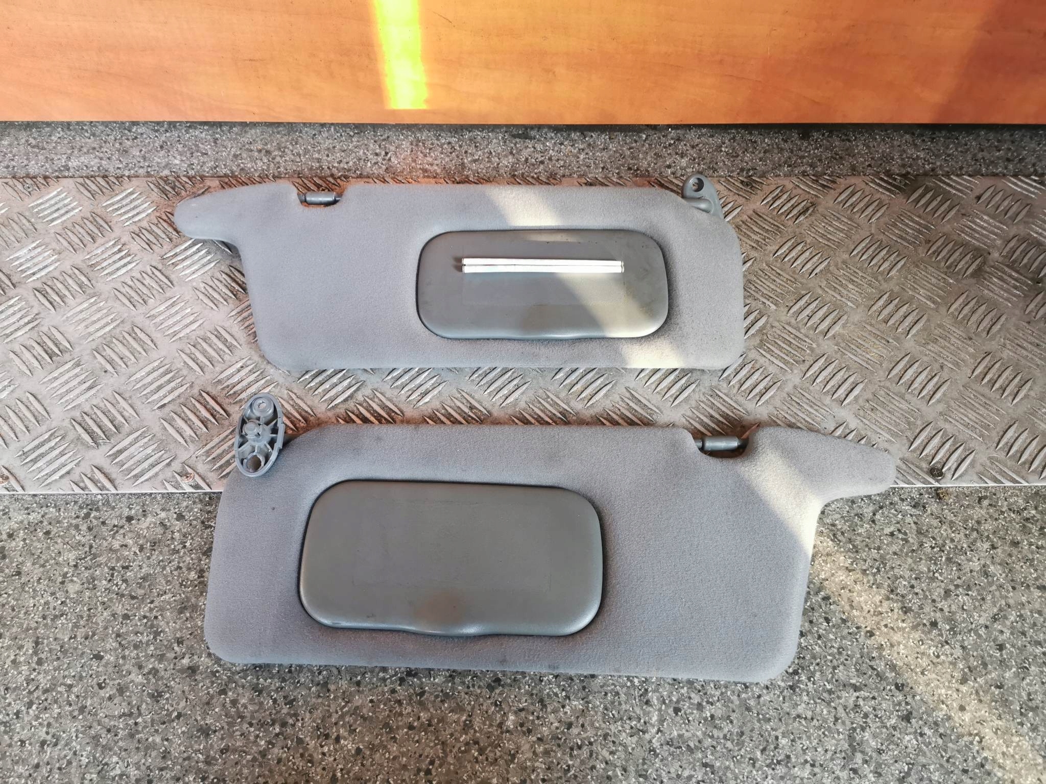 СОЛНЦЕЗАЩИТНЫЙ КОЗЫРЕК ЛЕВЫЙ И ПРАВЫЙ HONDA CIVIC VII