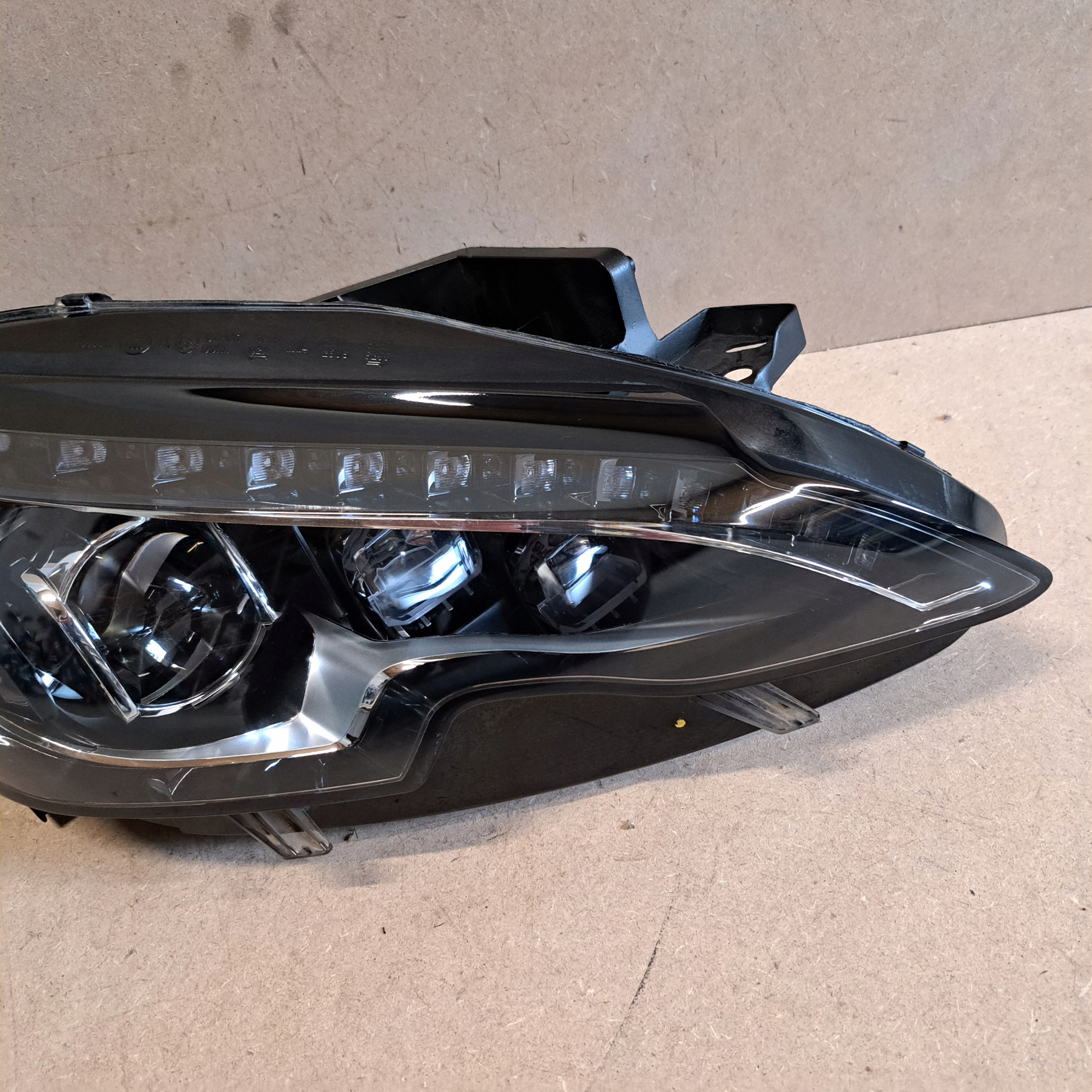 PEUGEOT 308 T9 LAMPA REFLEKTOR FULL LED PRAWY EUROPA 9677832380 Numer katalogowy części 9677832380 PEUGEOT