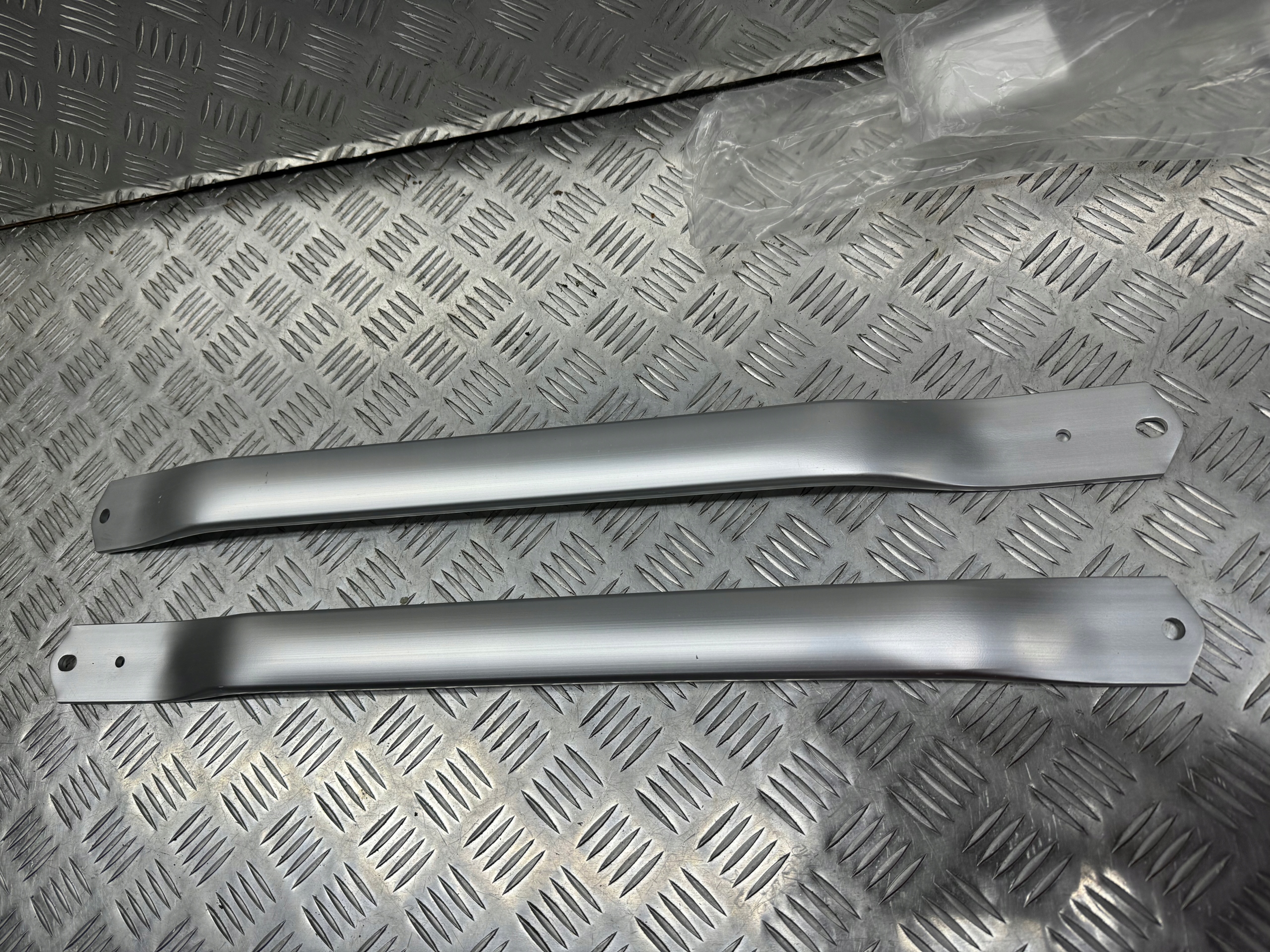 STINGER ROZPÓRKA WSPORNIK KIELICHA POD MASKA KIA NOWY ORYGINAŁ PRAWA LEWA