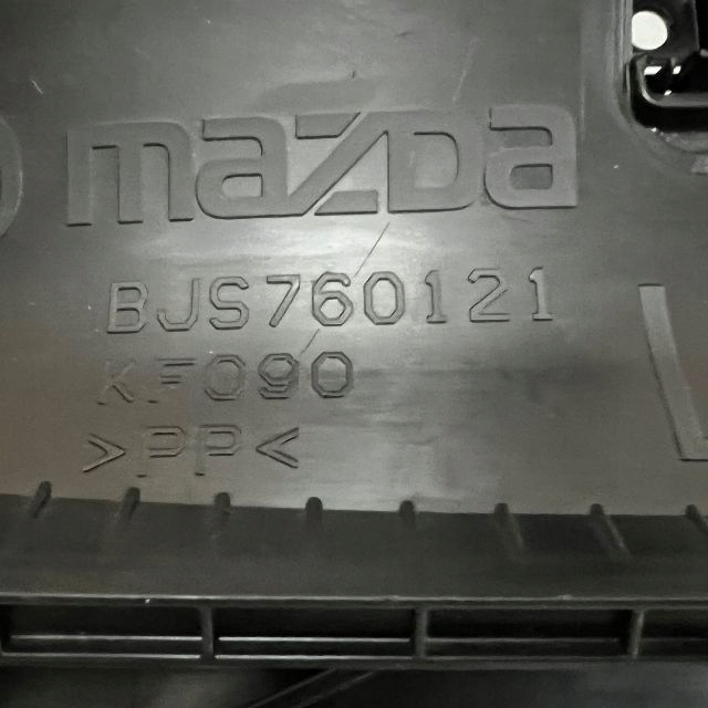 mazda 2014- воздухозаборник жалюзи потока воздуха консоли BJS760122