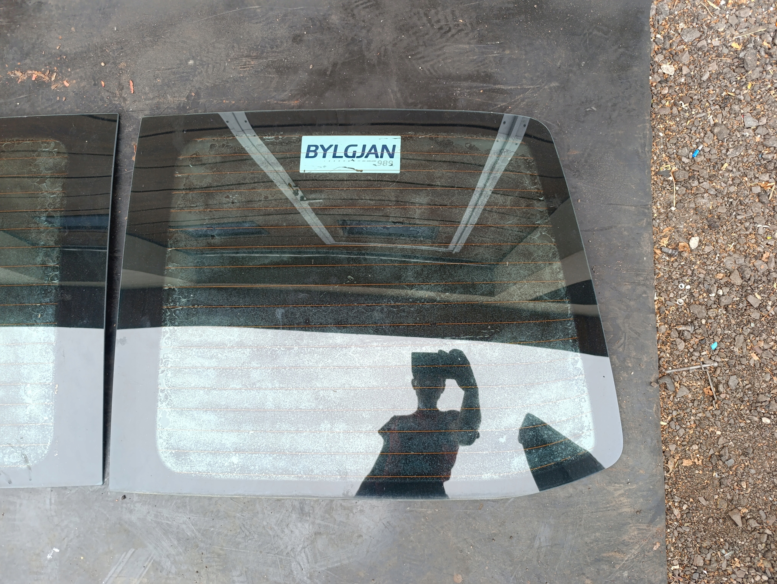VW T5 window left/right rear part SKRZYDELKA