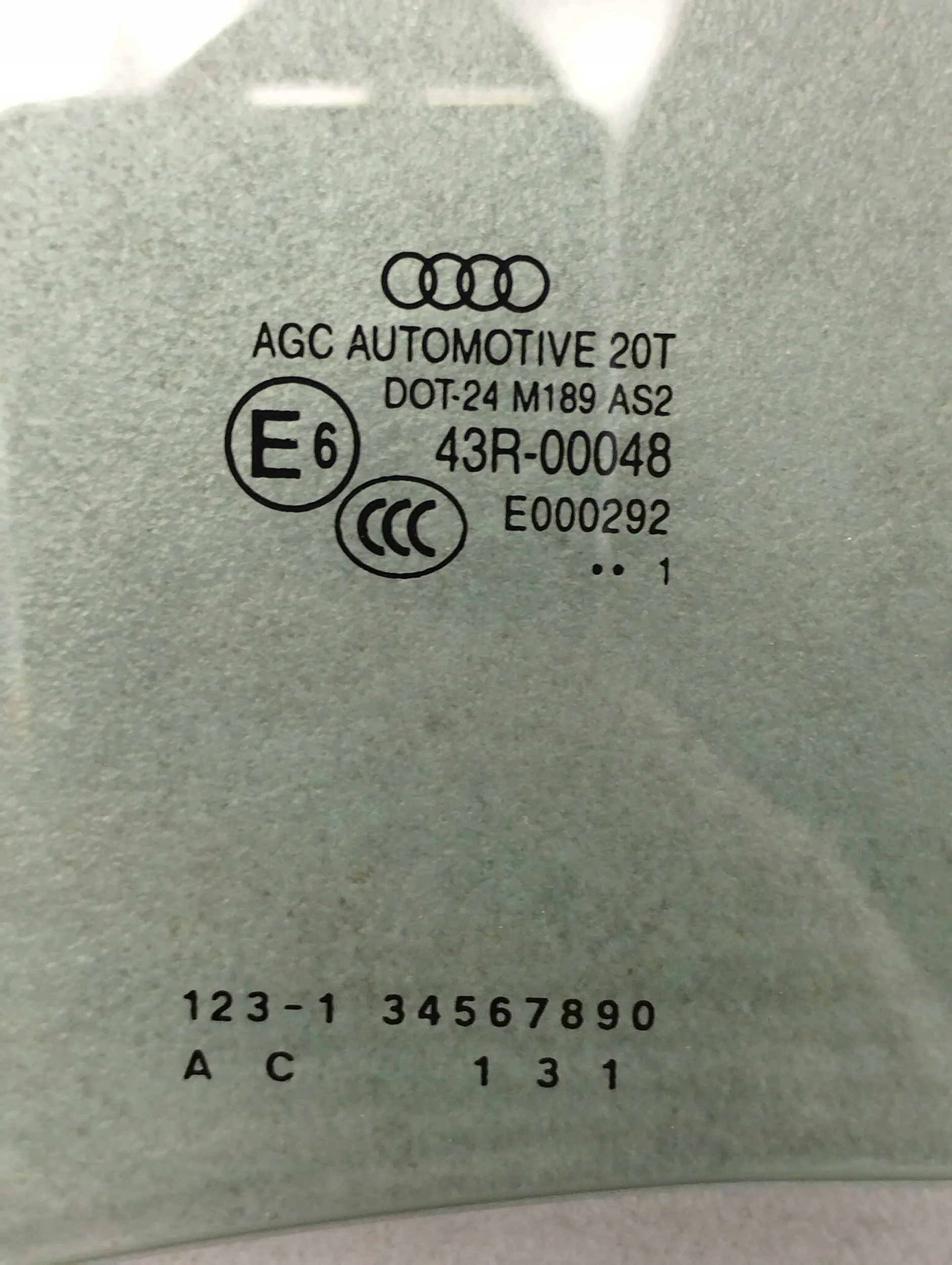 Audi Q5 8R window right rear part 2011