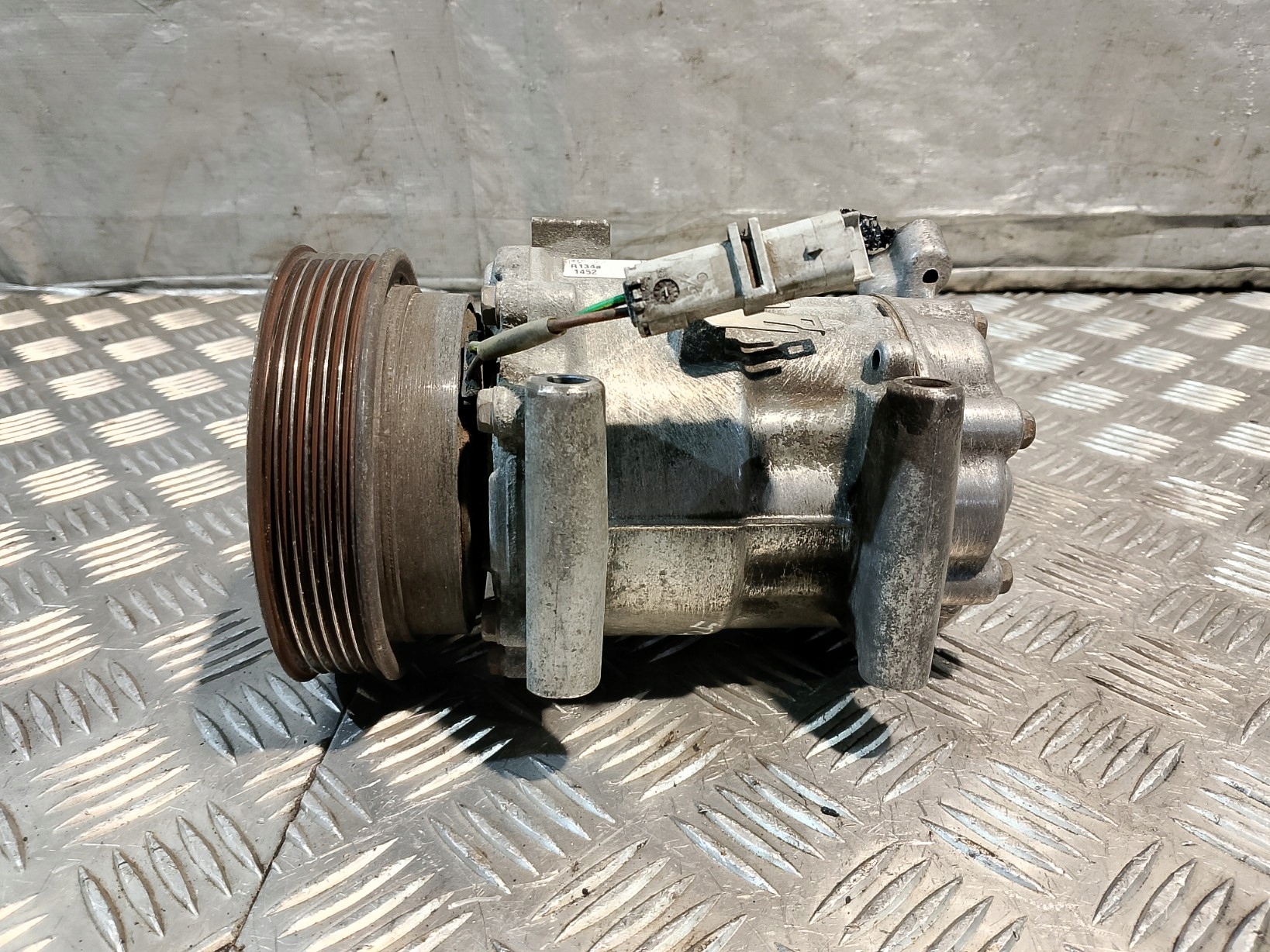 compressor compressor; of the air conditioning RENAULT CLIO III 3 1.6 B 8200365787