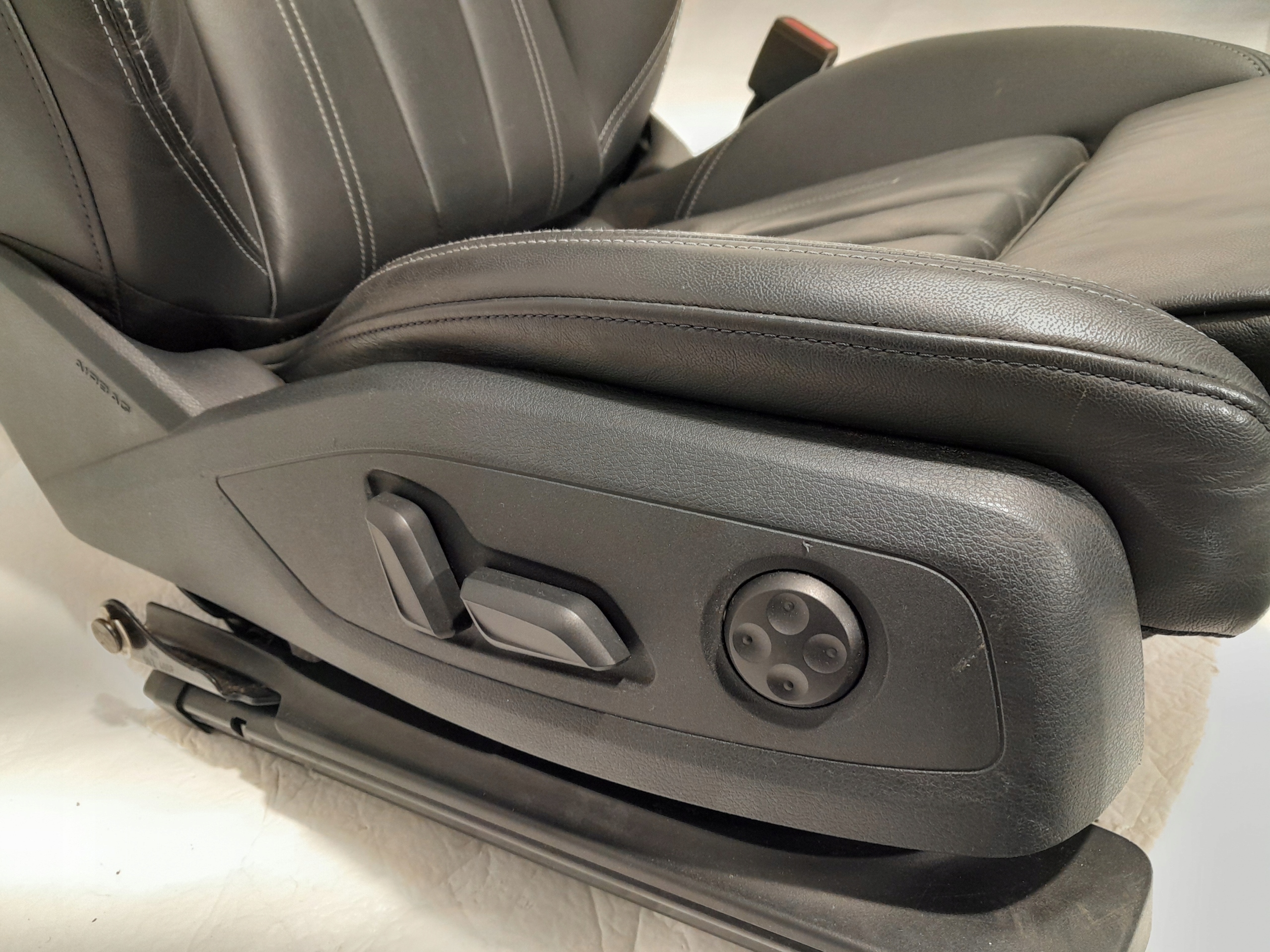 AUDI A4 B9 LIFT seat right front leather PODGRZEWANY 4M0959339
