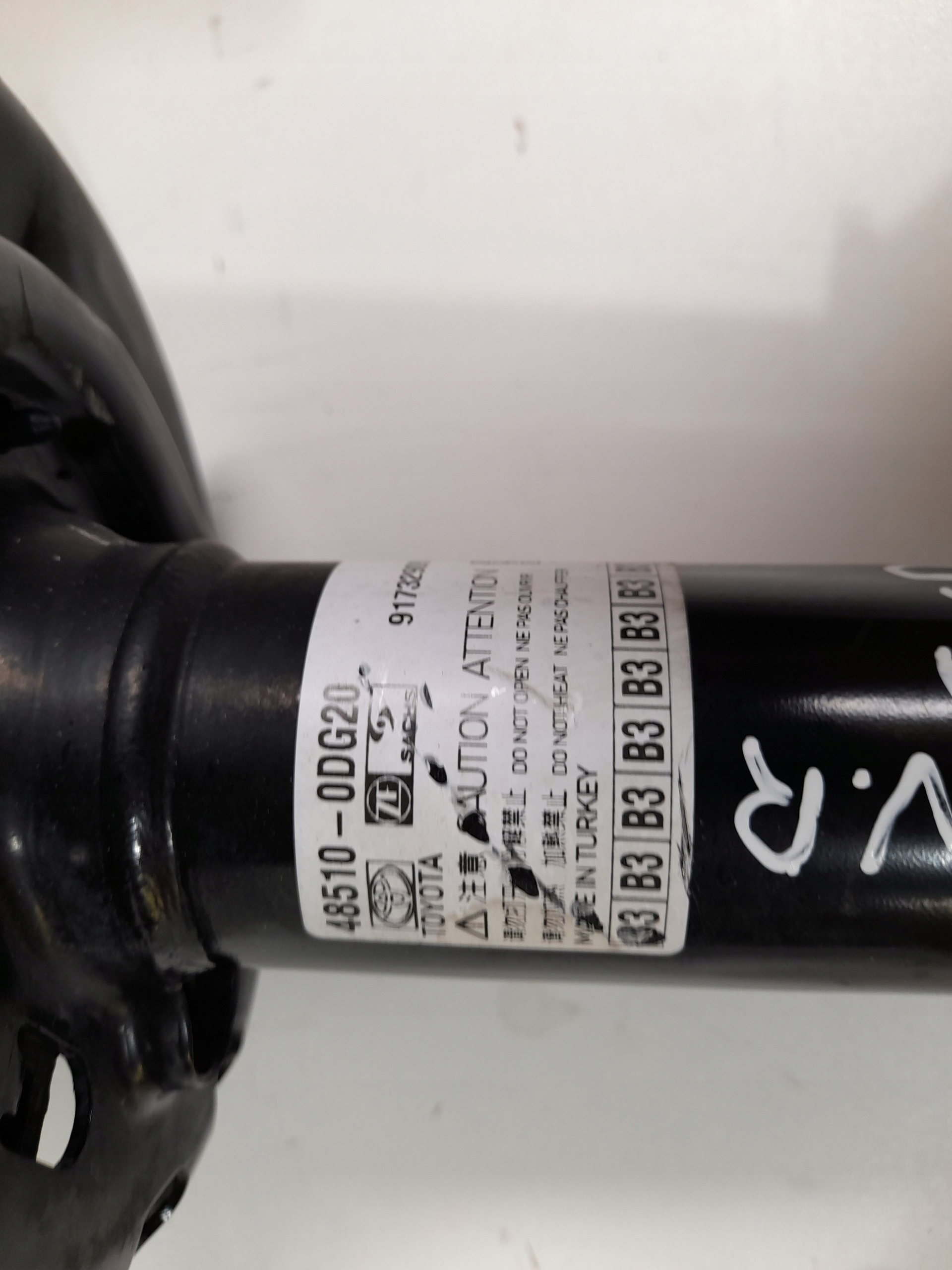 TOYOTA YARIS CROSS shock absorber front right