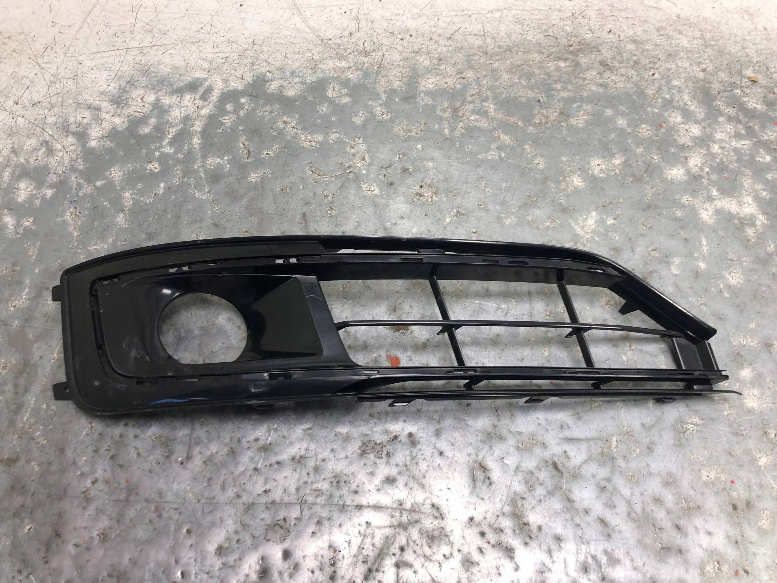 grid fog lights right front AUDI A8 D4 LIFT 4H0807680P