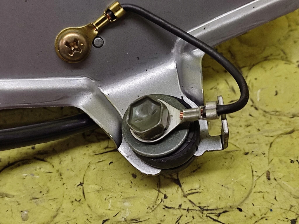 MAZDA 6 motor stěrače záď 8496000042