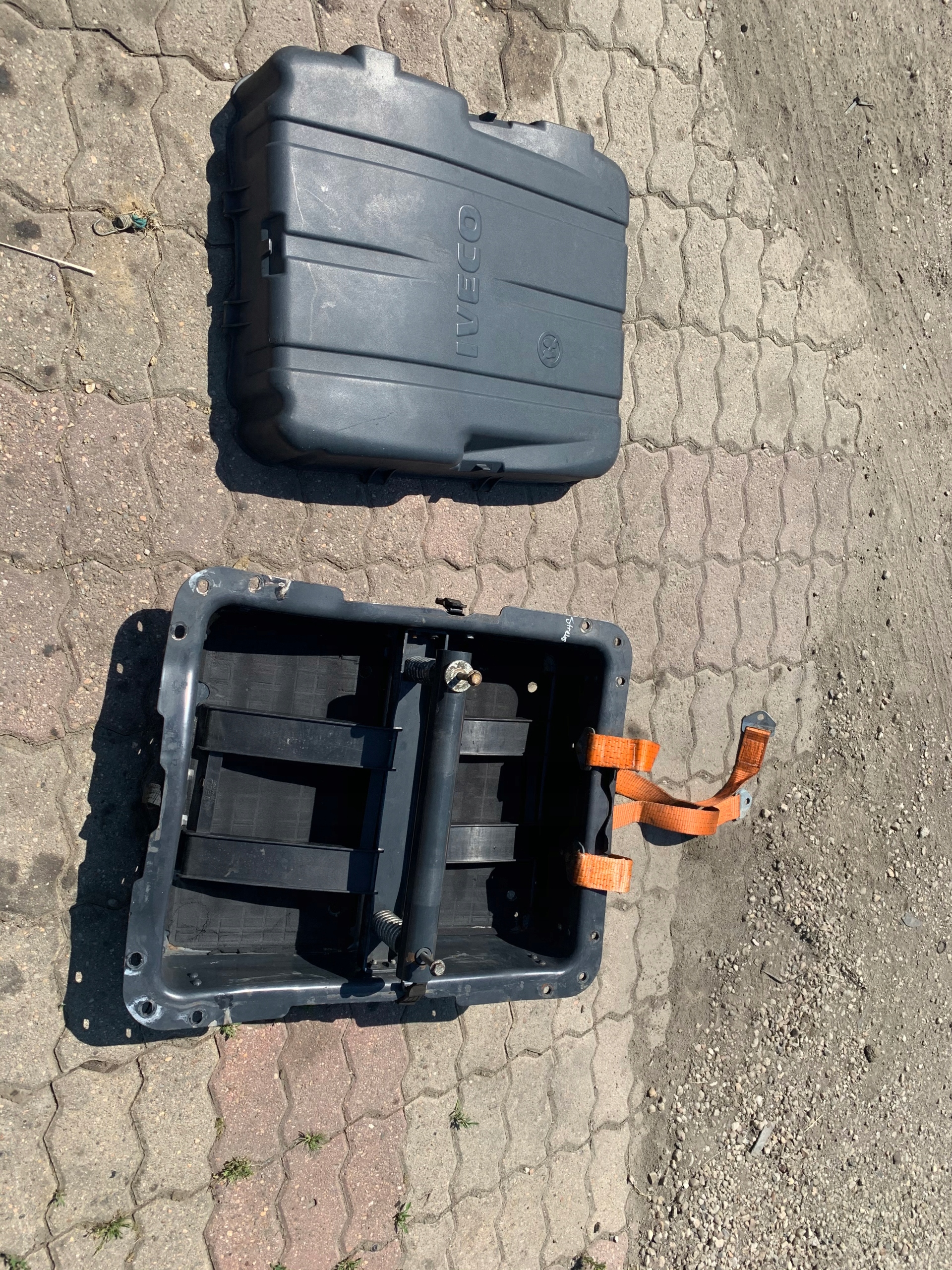 5801258838 - КОРПУС БАТАРЕЙНОГО ОТСЕКА HI-WAY IVECO STRALIS