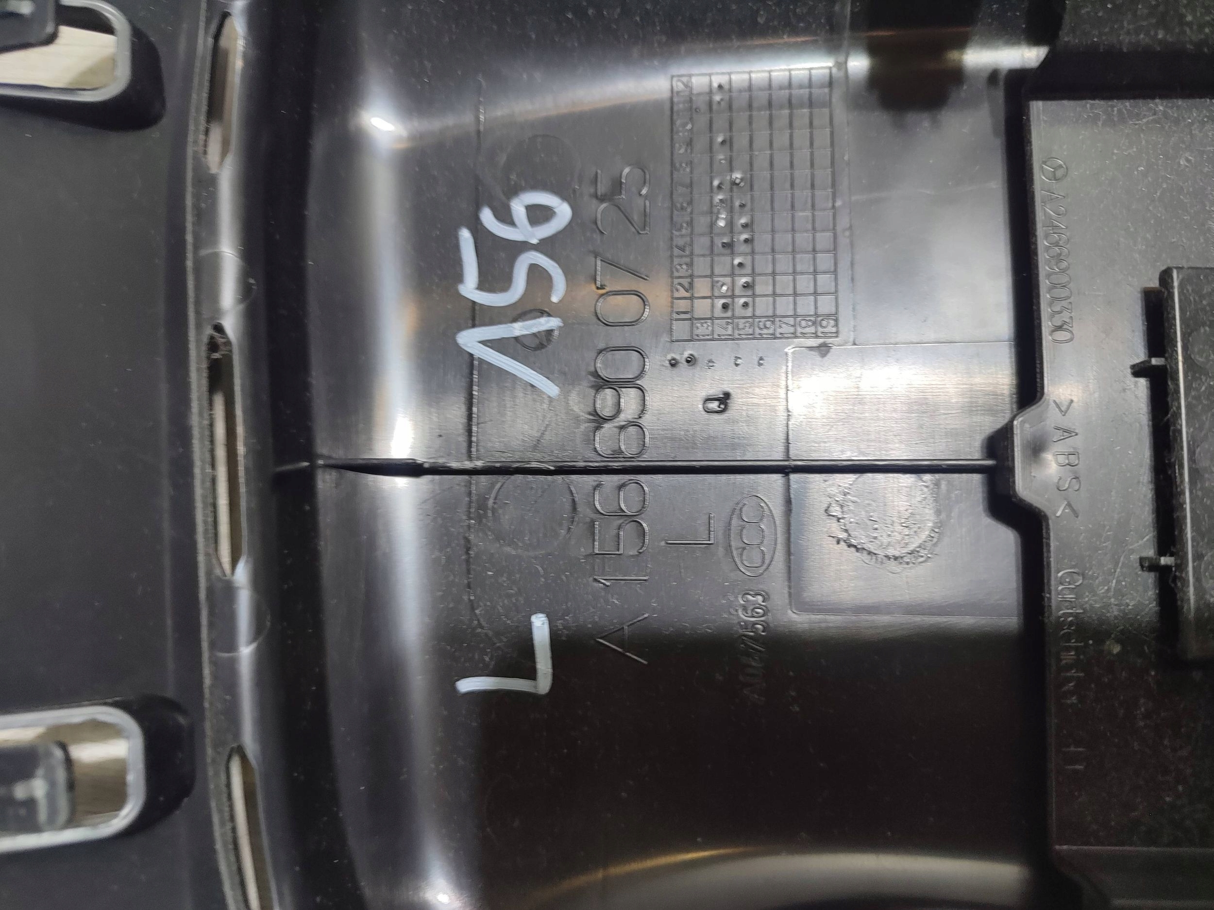 Mercedes-Benz GLA W156 2015 left cover upper slupka / B