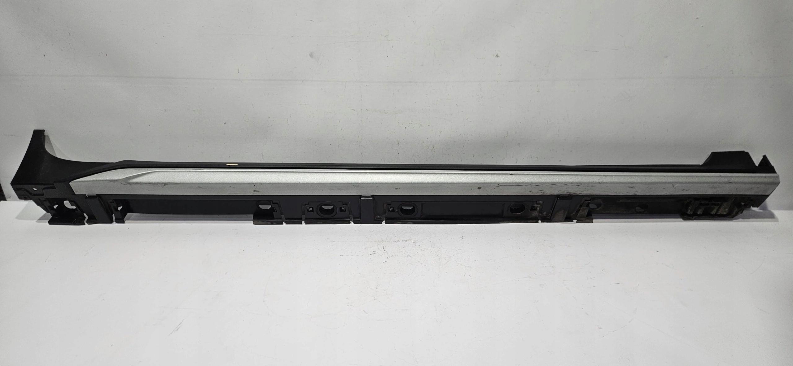 moulding threshold right TOYOTA COROLLA E21 KOMBI 19- 75851-YY010