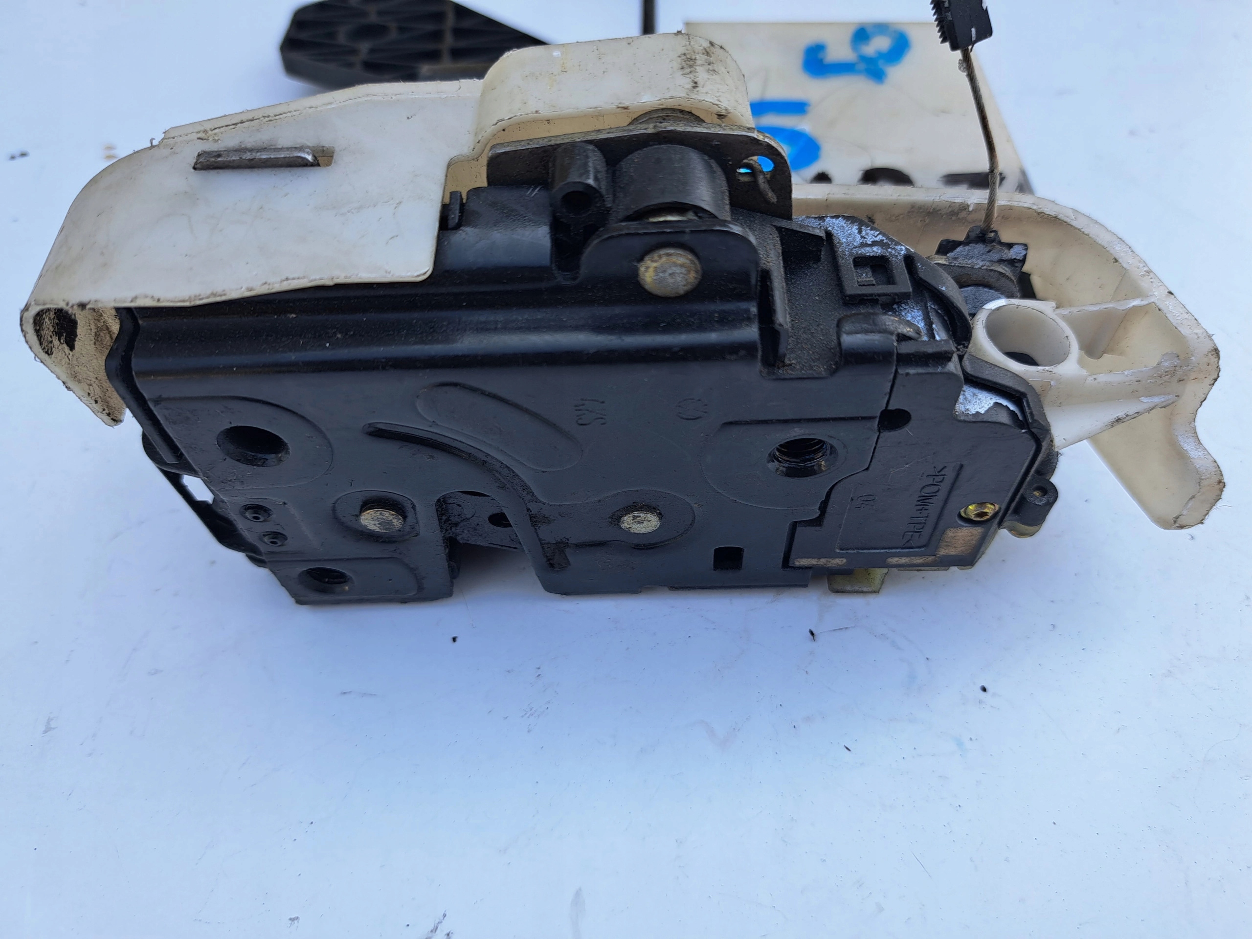 VOLKSWAGEN T5 7H0837867 lock door left front