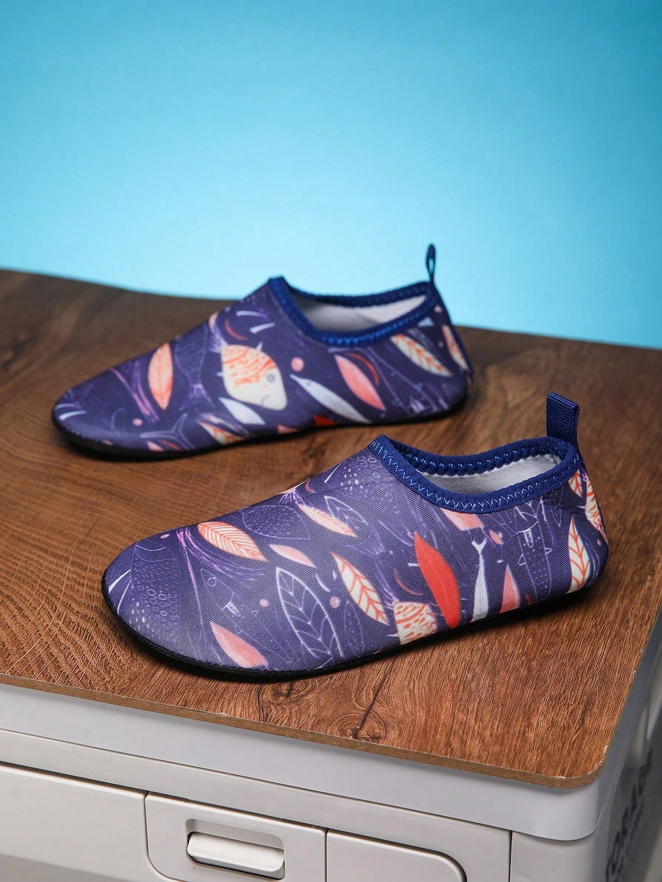 SHEIN WZORZYSTE BUTY DO PŁYWANIA (22/23)