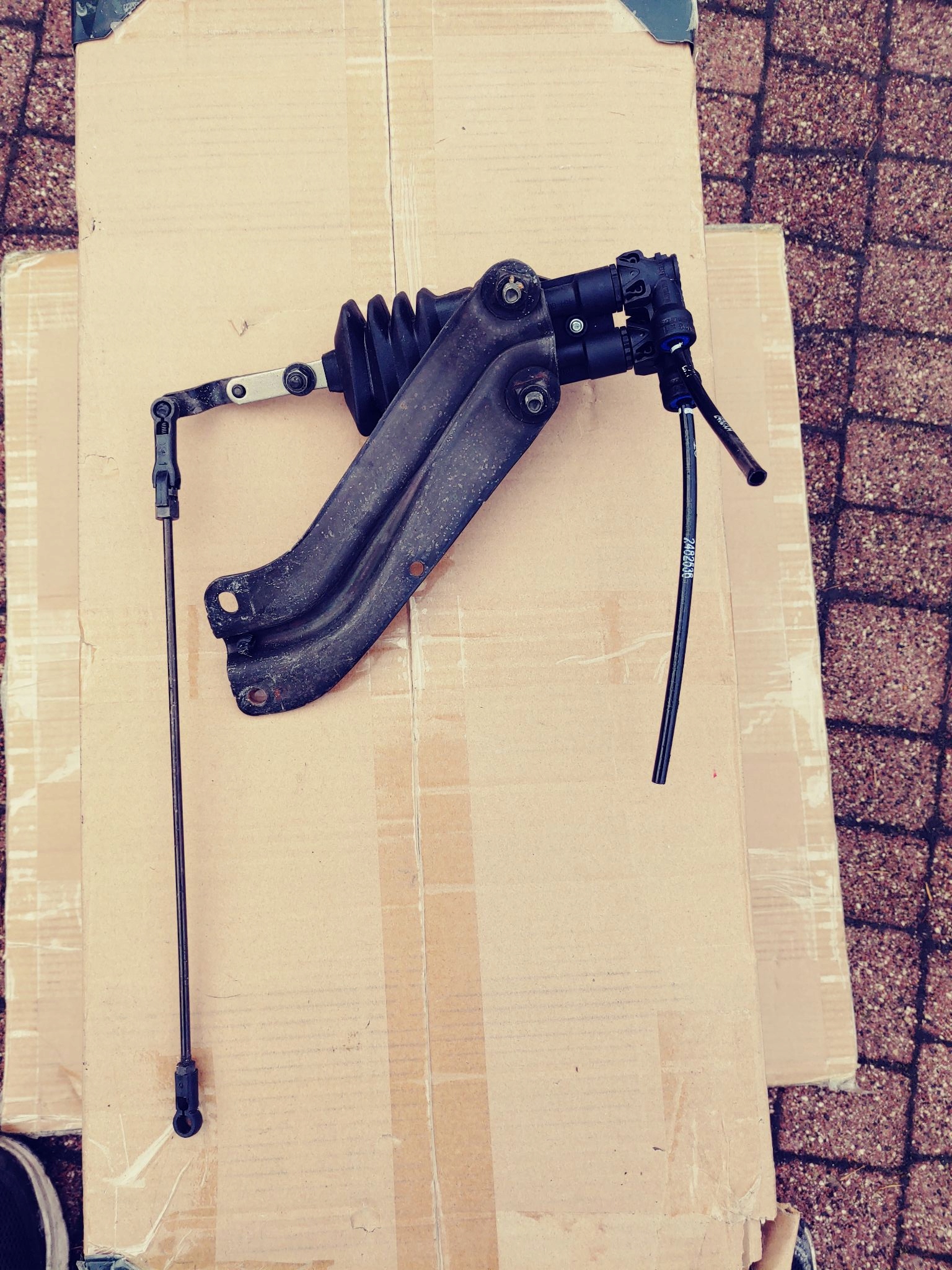 Клапан подушки кабіни Scania NGS 2093357 + тяга