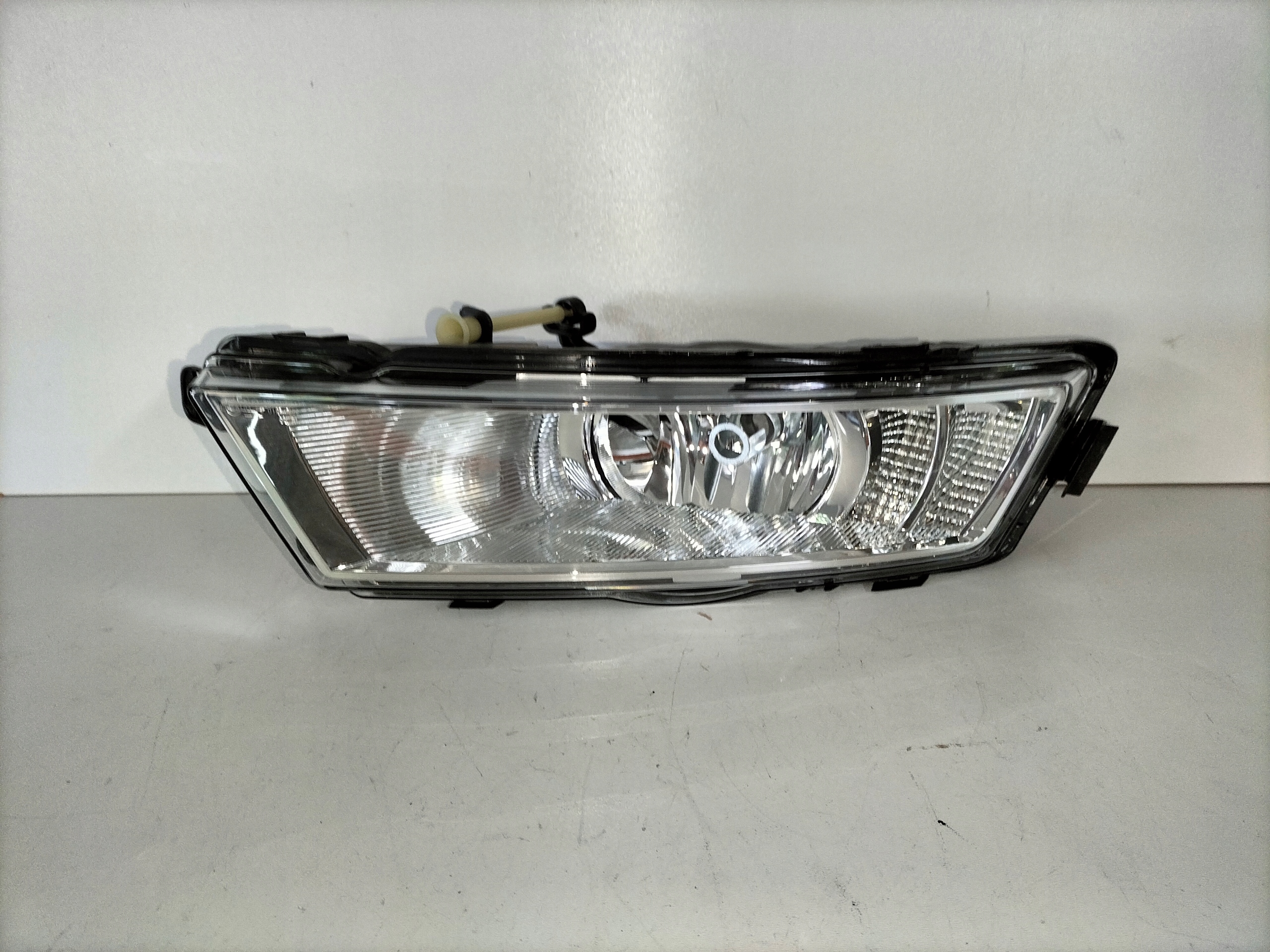 Halogen lampa lewy SKODA RAPID 12-17 LED