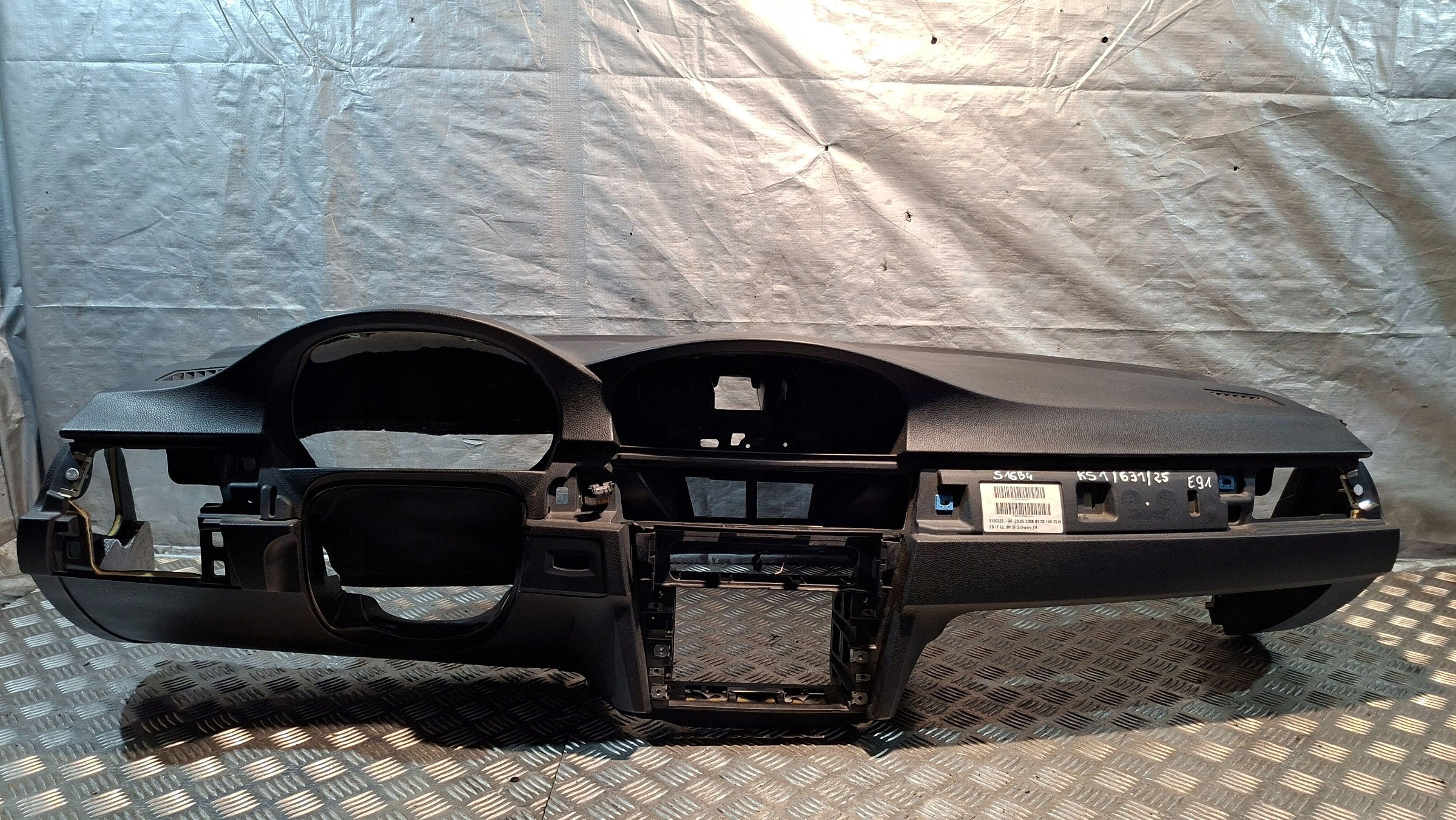 dashboard instrument panel cockpit BMW E90 E91