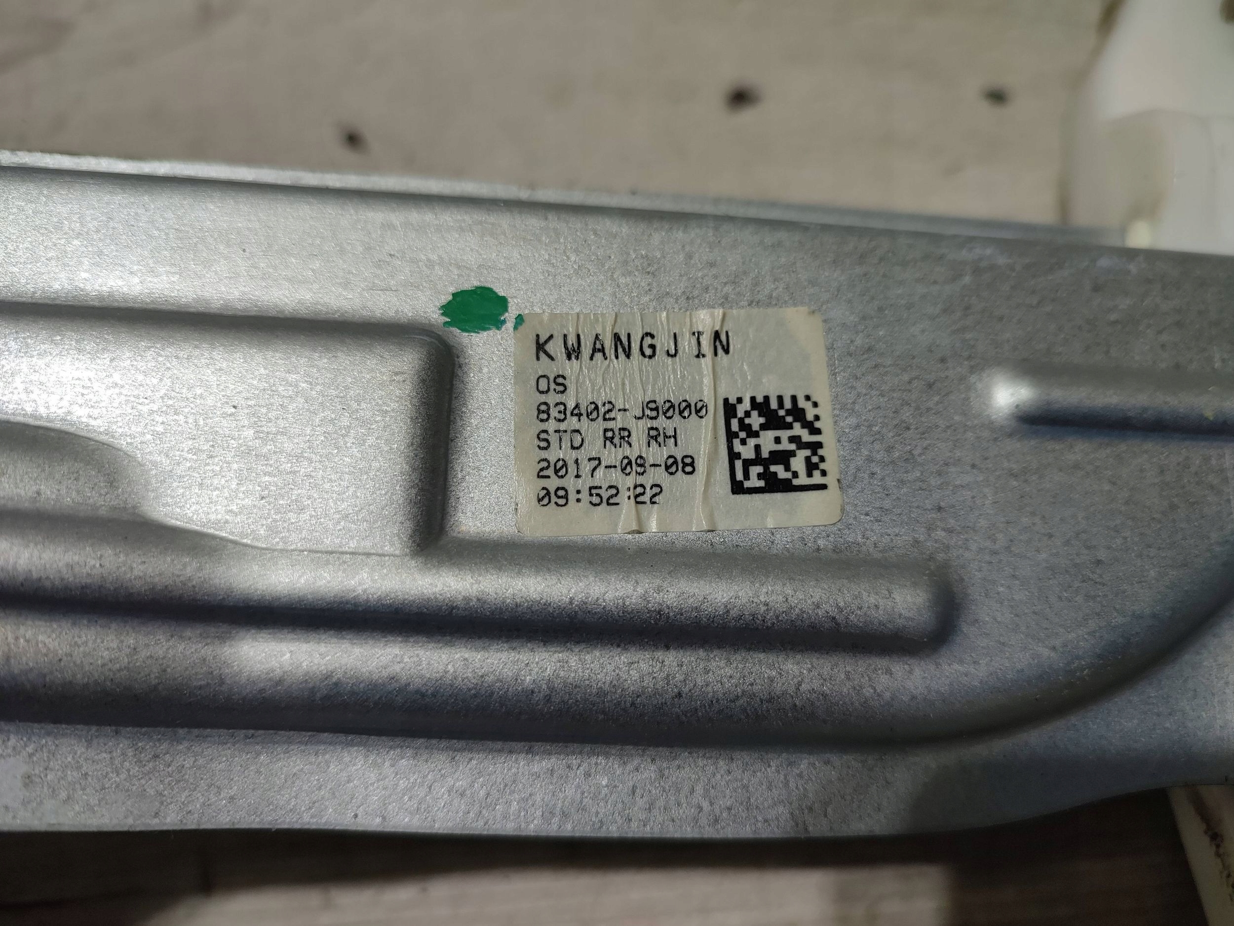 Hyundai Kona and 2018 rear part side right lift and windows