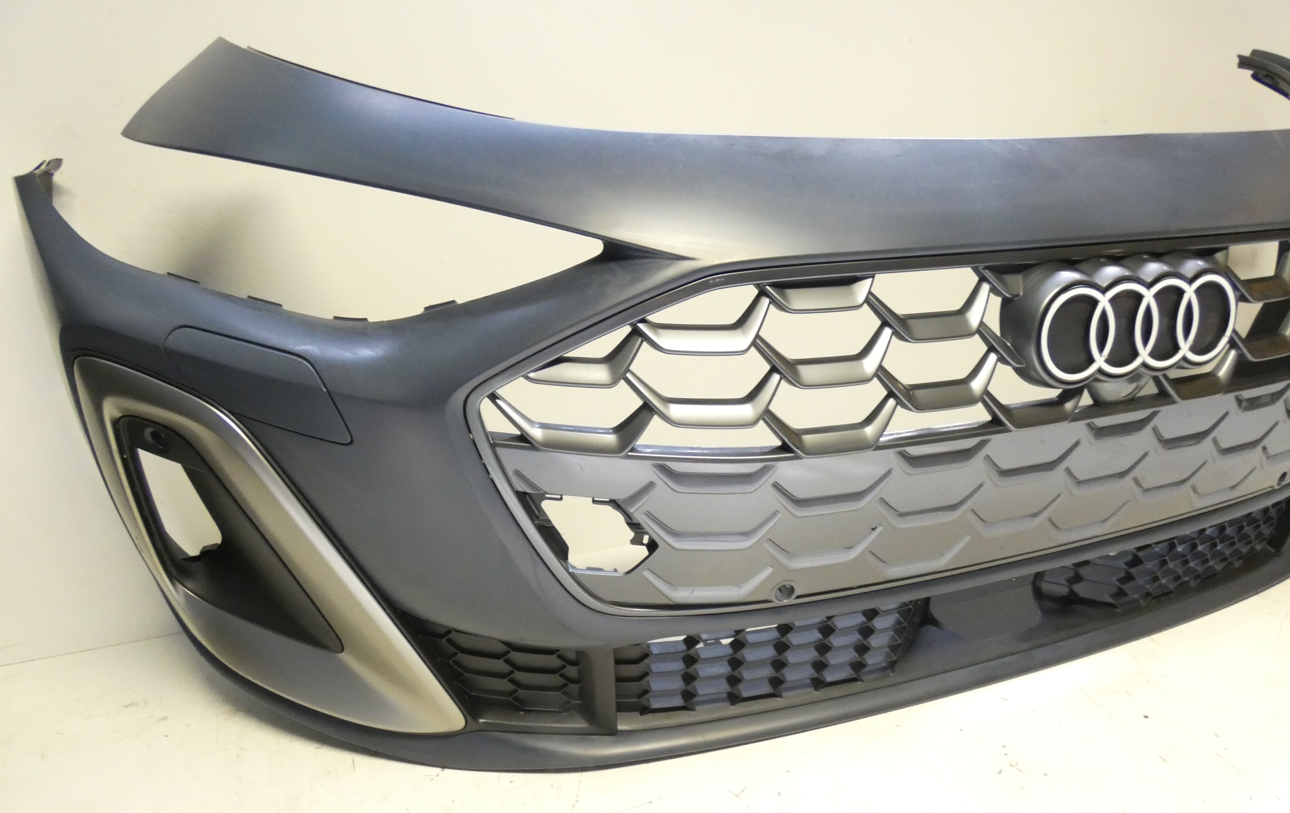 AUDI A5 B10 S-LINE 8B3807437A below 6 PDC below washers bumper front front