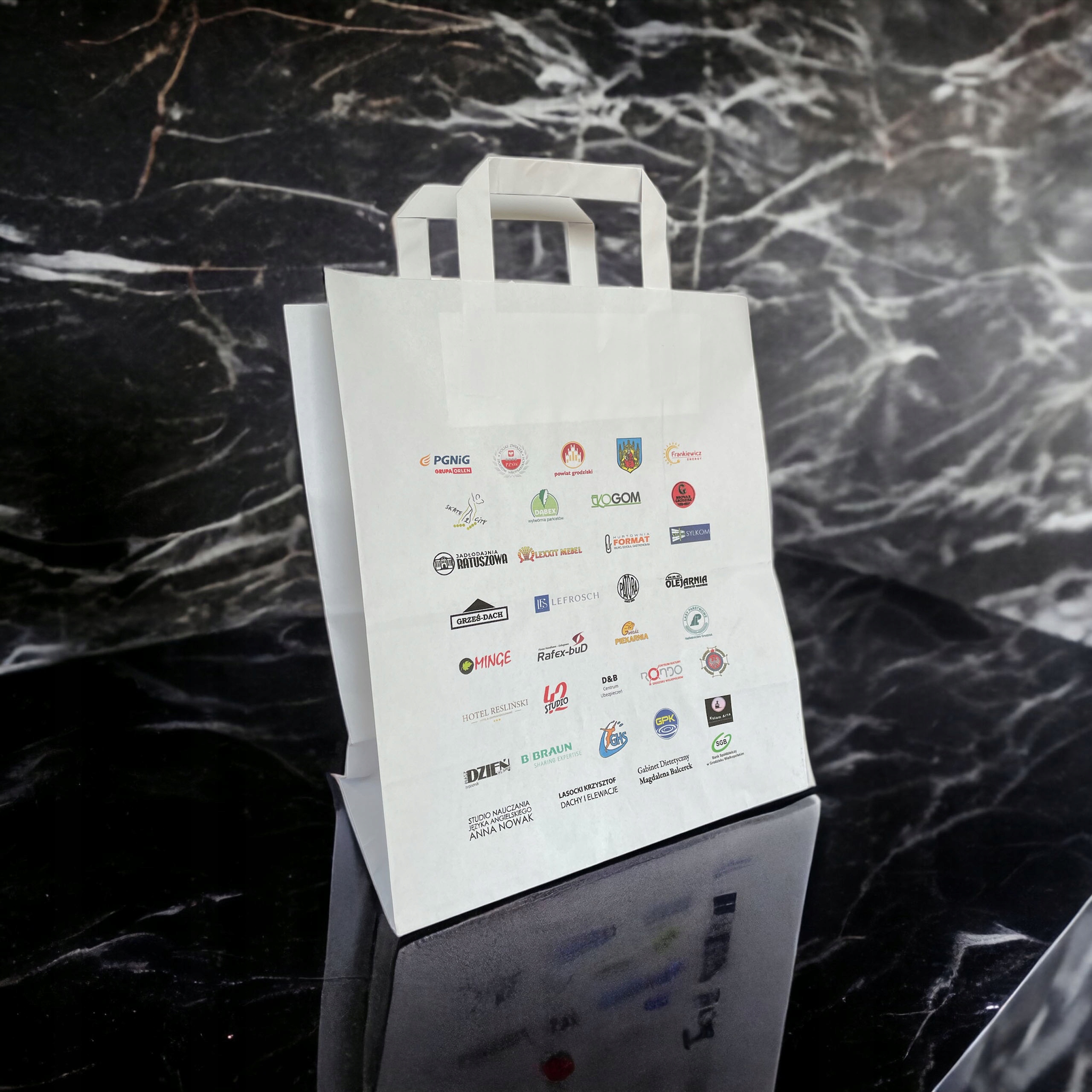 TORBA PAPIEROWA CATERINGOWA BIAŁA 260/140/320mm 26/14/32cm 100SZT +NADRUK Głębokość produktu 14 cm