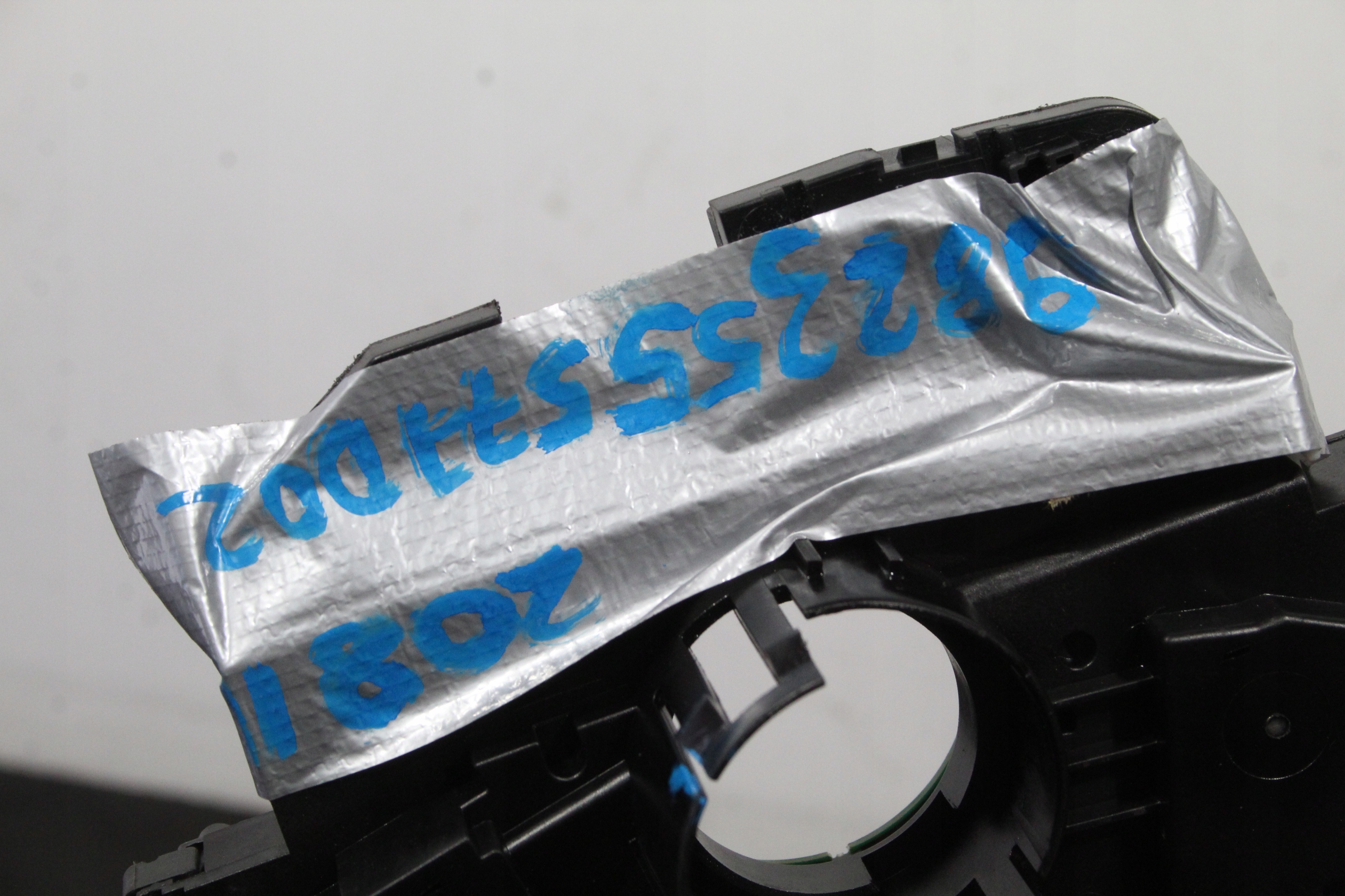 DEVIO LUCI DEVIO KIWEUNKOWSKAZOW tergicristalli PEUGEOT 208 II 2 98235557ZD