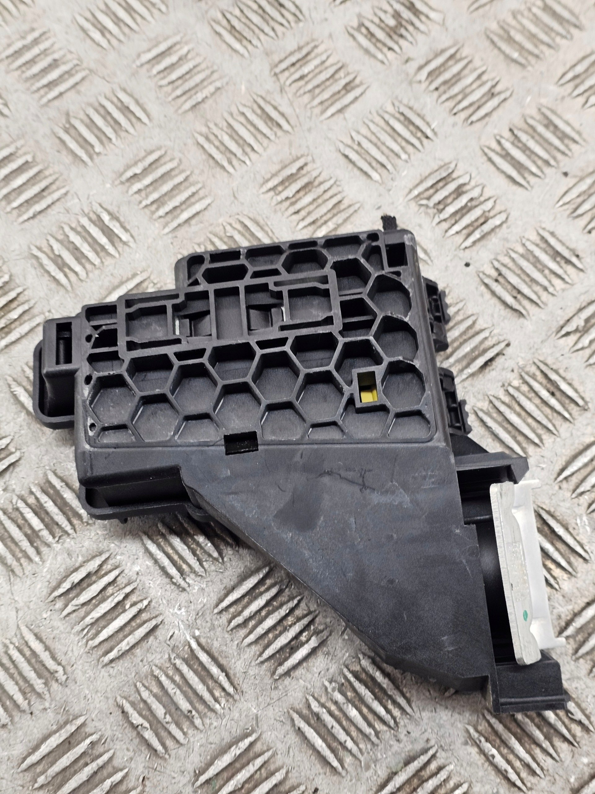 fuse box AUDI A8 D3 4E0971845F NR234