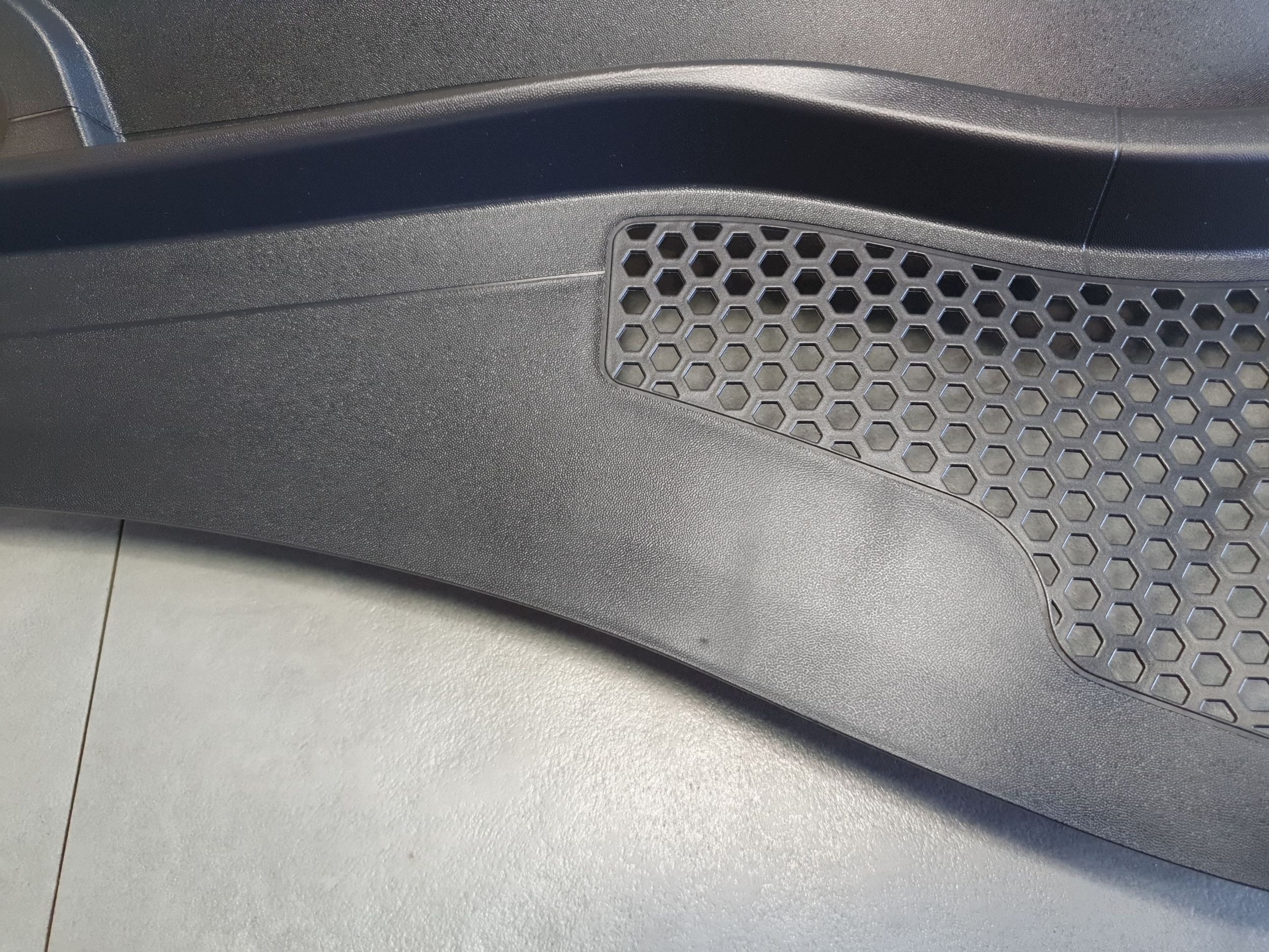 Cupra Leon IV torpedo left 5FB819403A