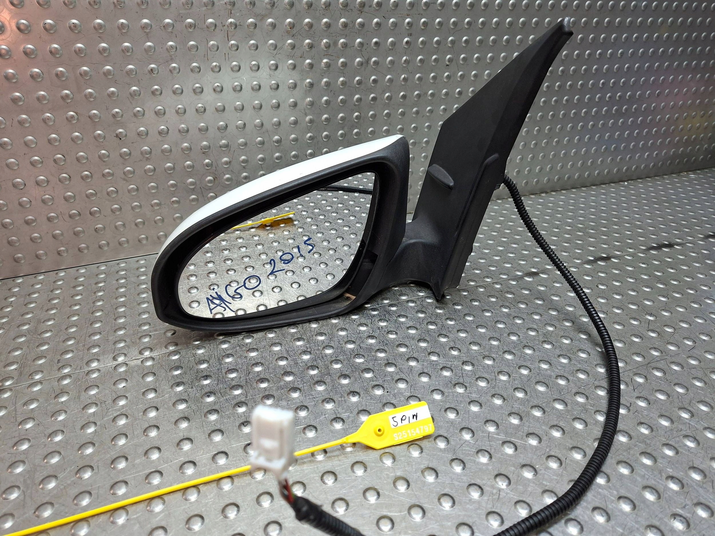 mirror left TOYOTA AYGO II 14- 5 PIN EU