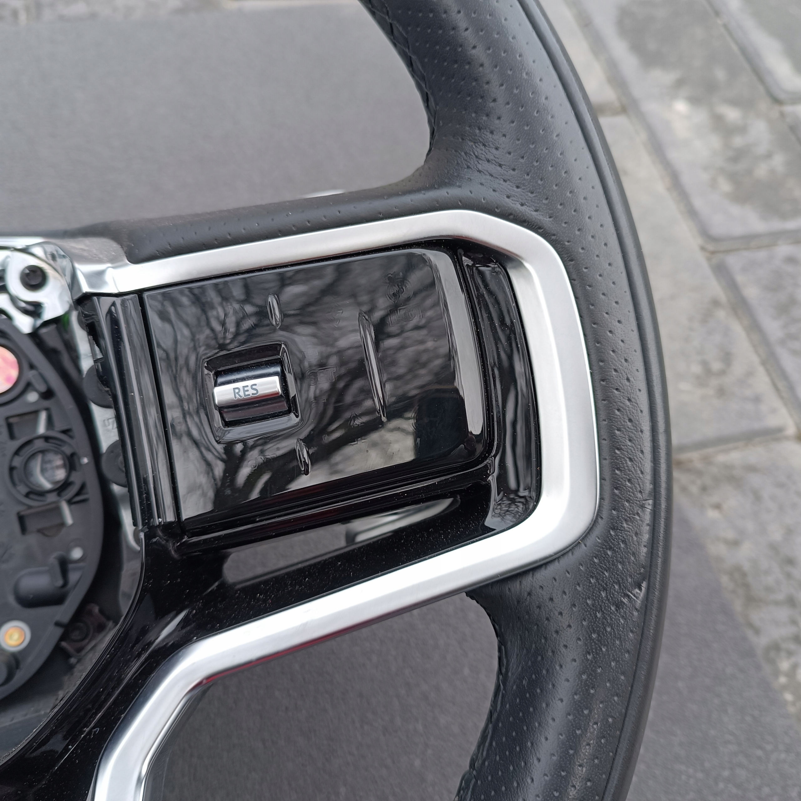 Kierownica VELAR łopatki STAN BARDZO DOBRY skóra Typ samochodu 4x4/SUV