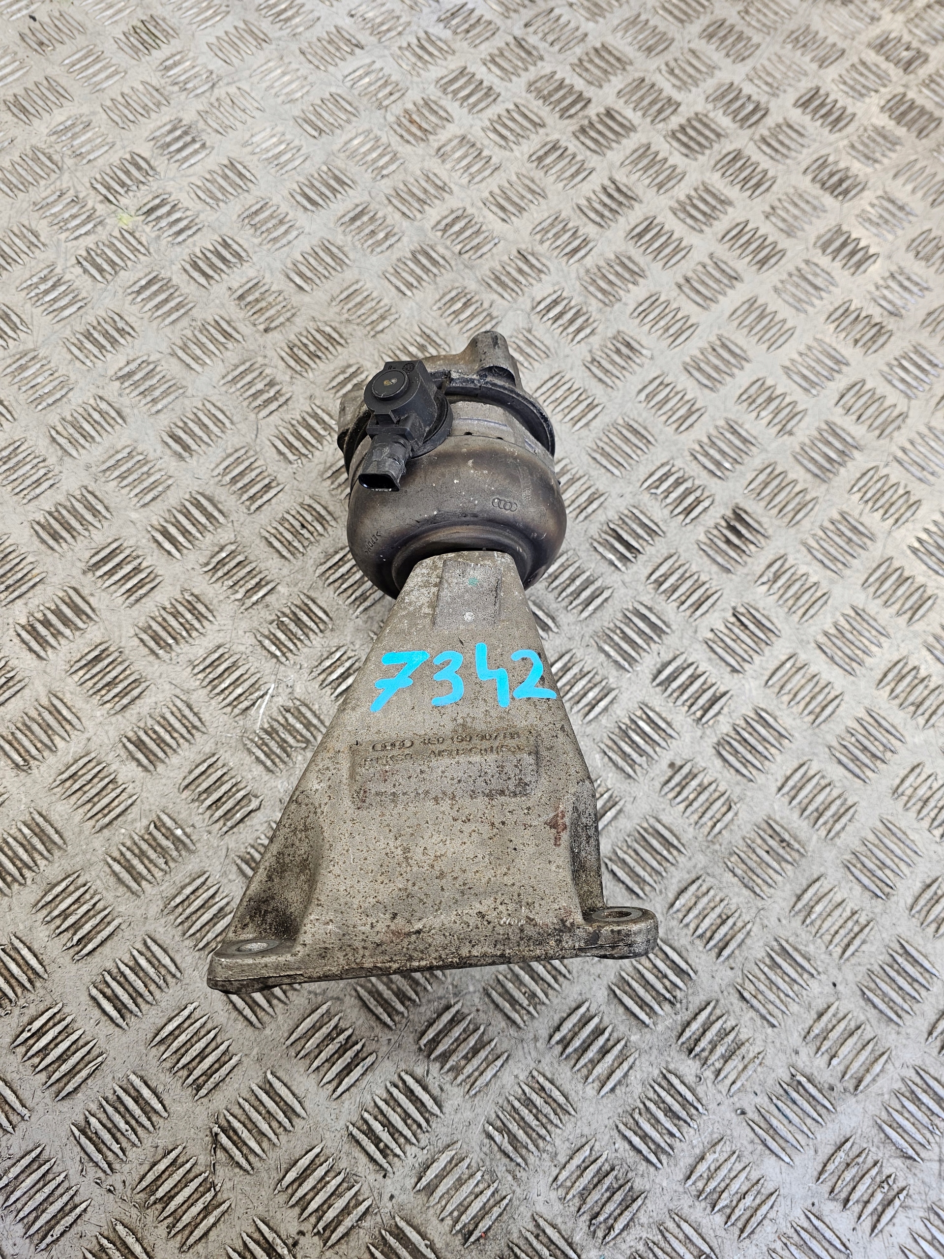 AUDI A8 D3 engine mount 4E0199381BS