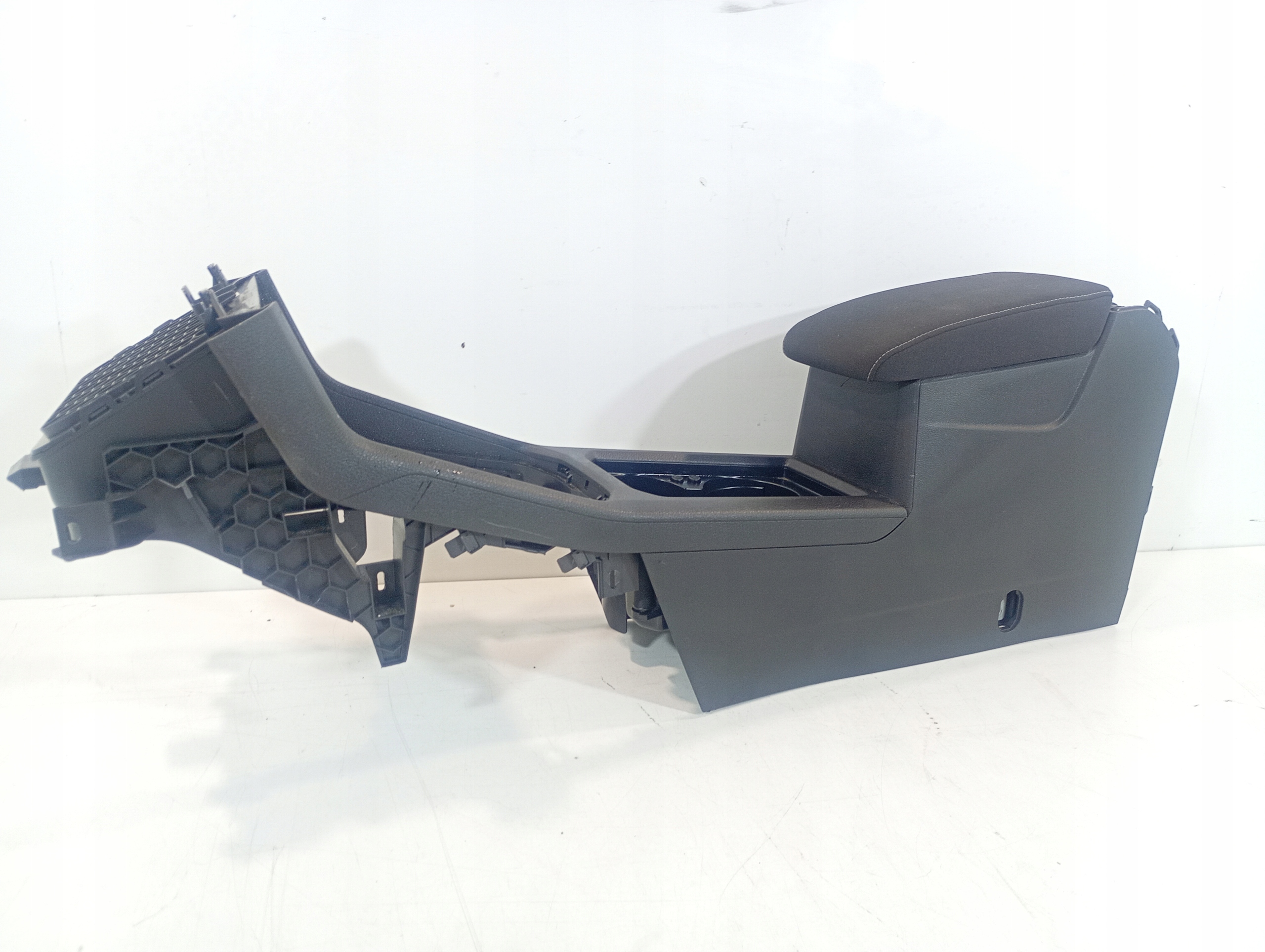 Golf VII 7 Sportsvan 12-20 TUNEL central armrest CUPHOLDER