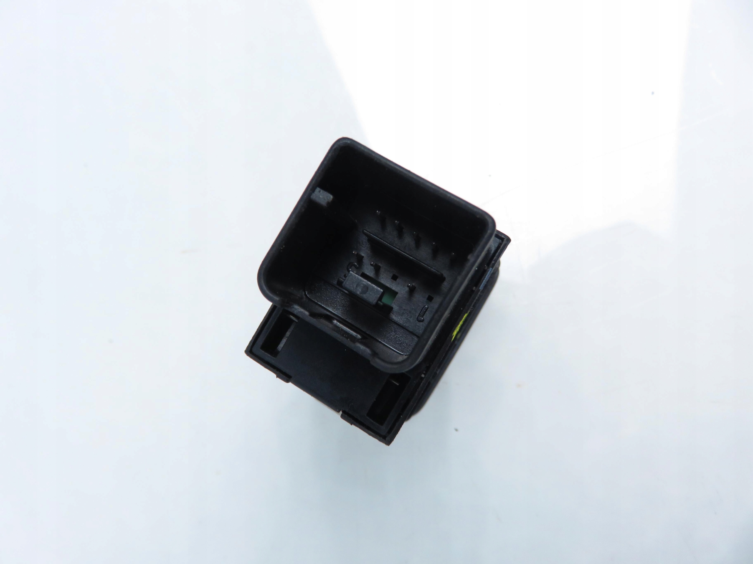 PRZYCISK HAMULCA VW PASSAT B6 3C0927225B Typ samochodu Samochody osobowe