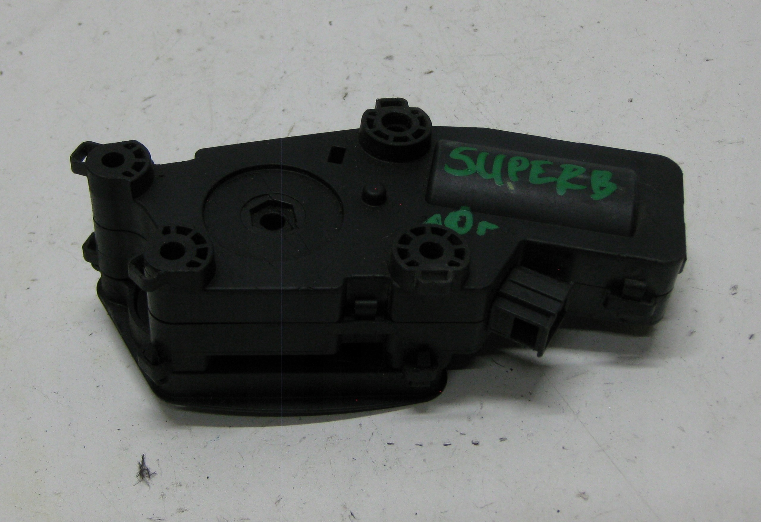 SKODA SUPERB lock bonnet boot 3T0827300B