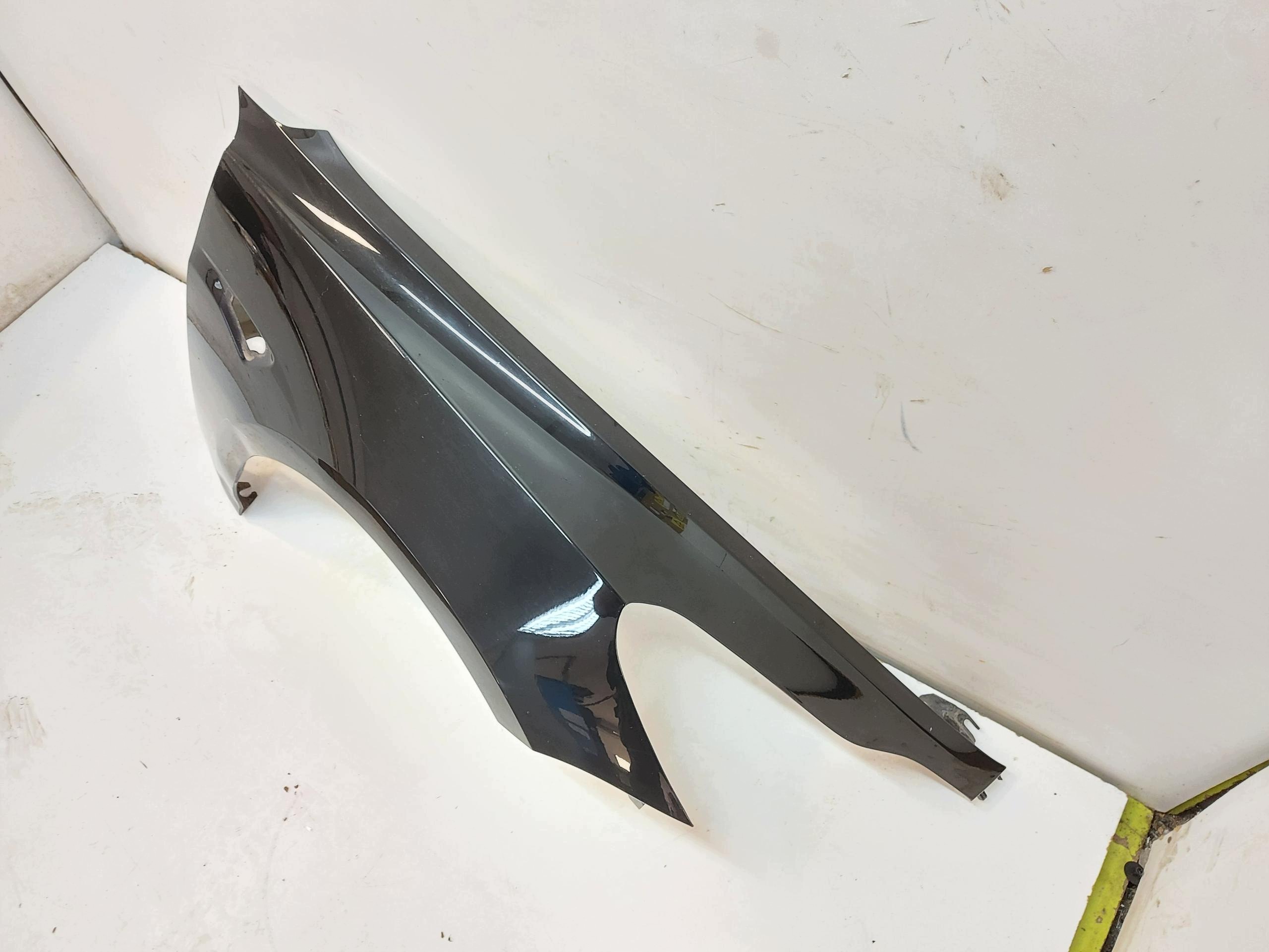 TESLA MODEL 3 2022r blatník předek pravý PBSB