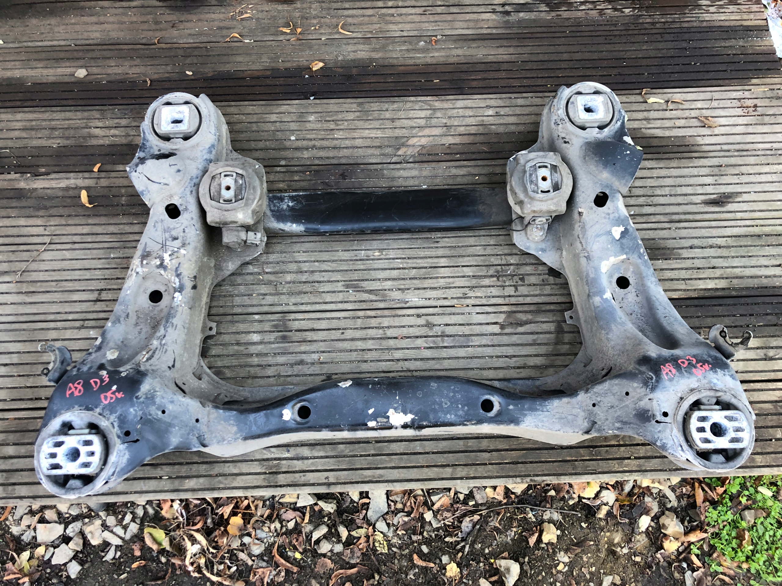 axle beam subframe front AUDI A8 D3