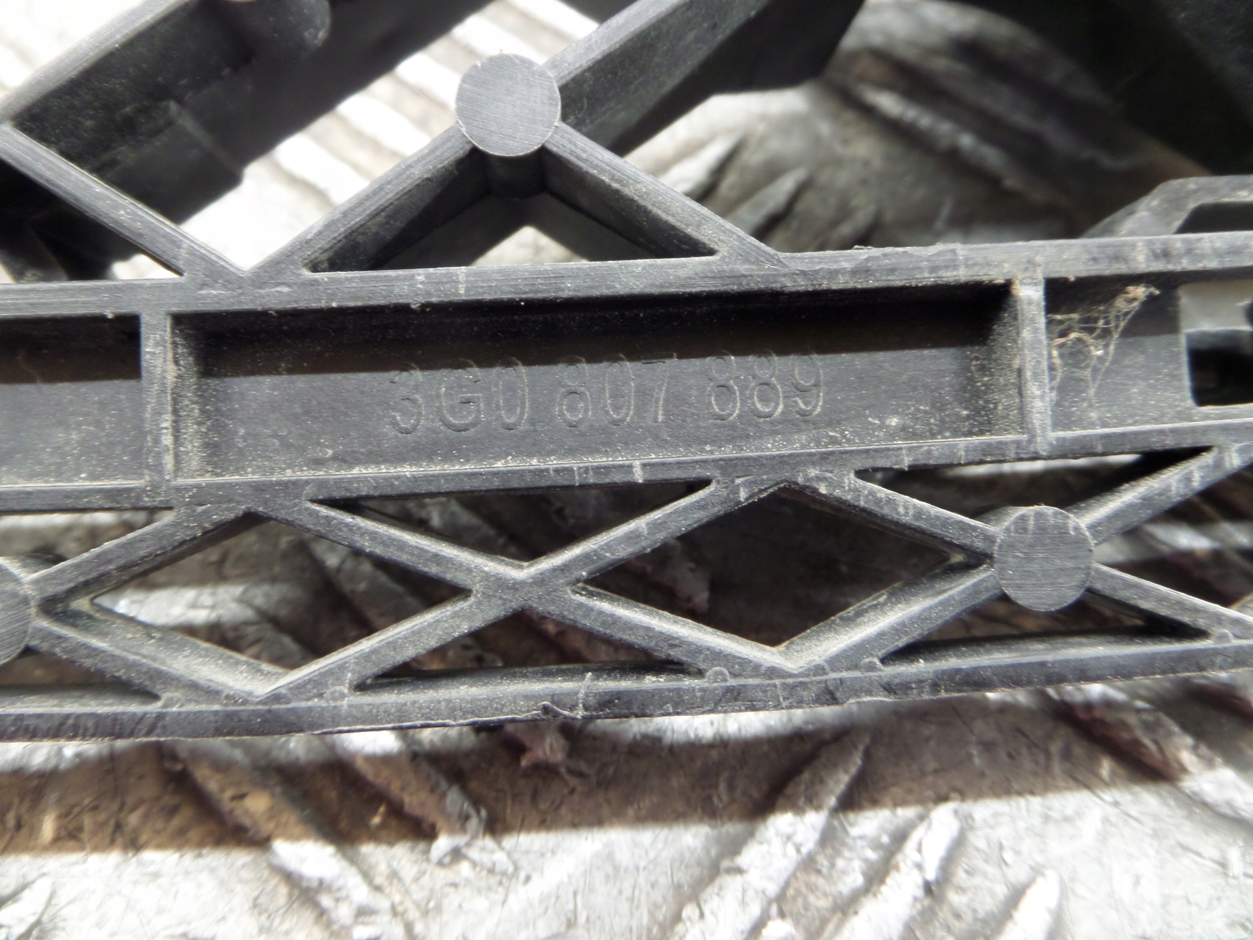 Volkswagen Passat B8 OE 3G0807889 Support, Pare choc