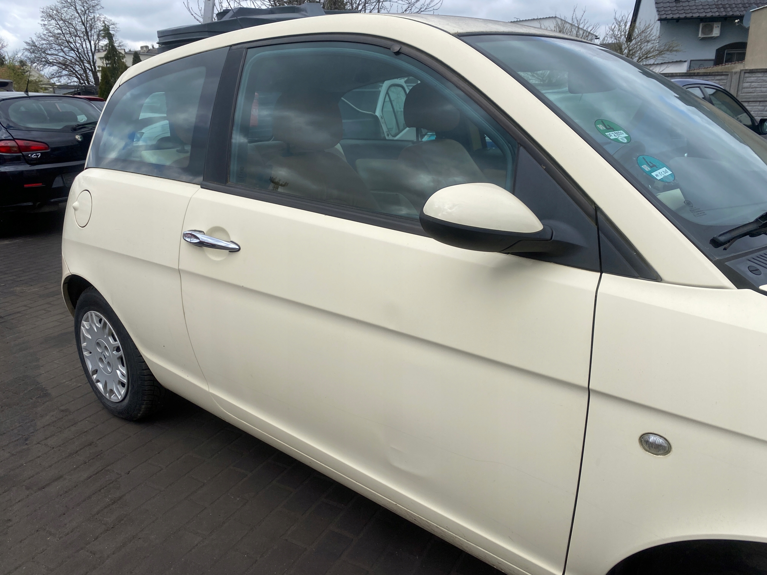 Lancia Ypsilon 03-09 door right front front kod lakieru 228