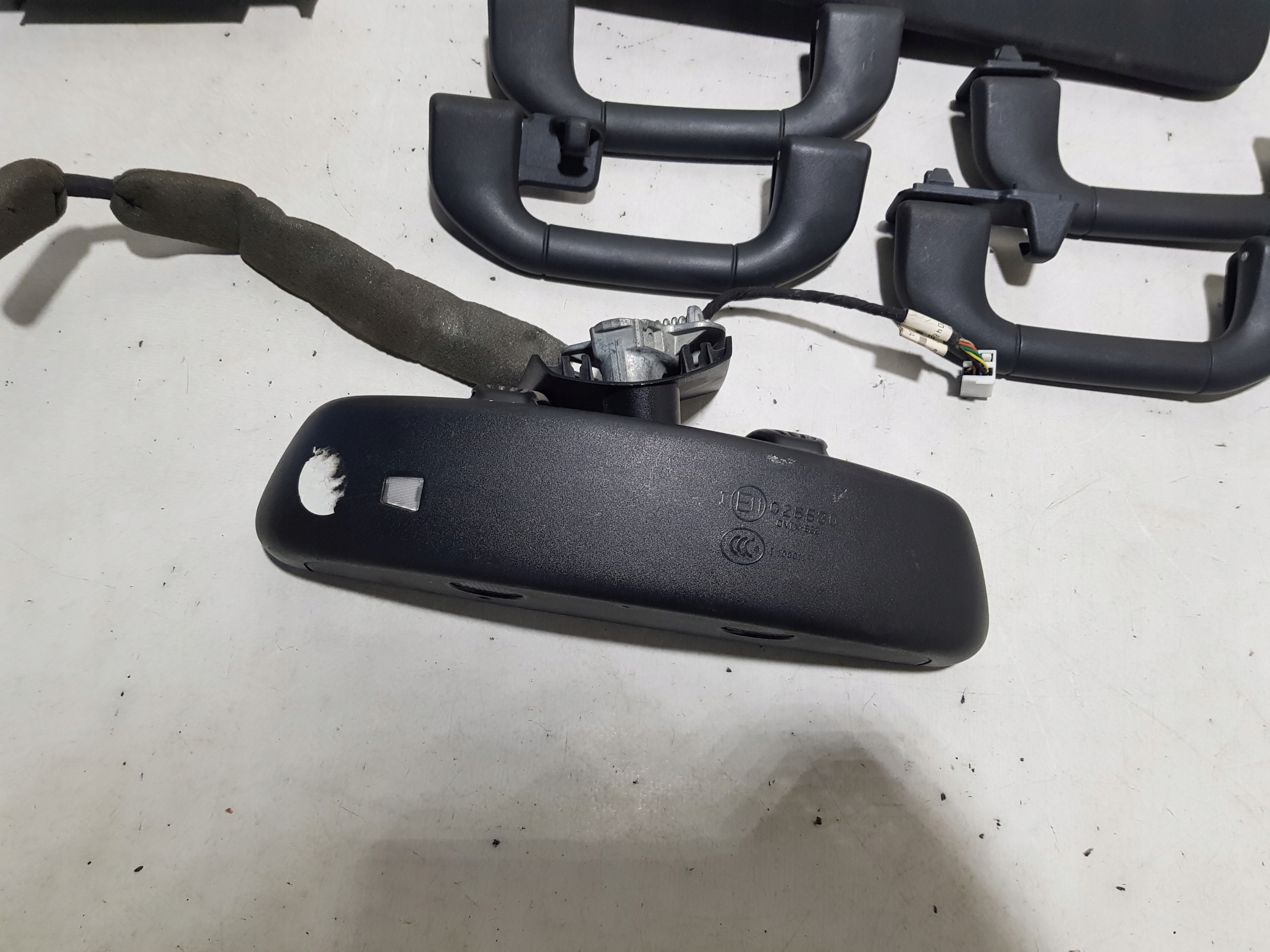 MERCEDES W204 AMG black, inner pillars light plastics