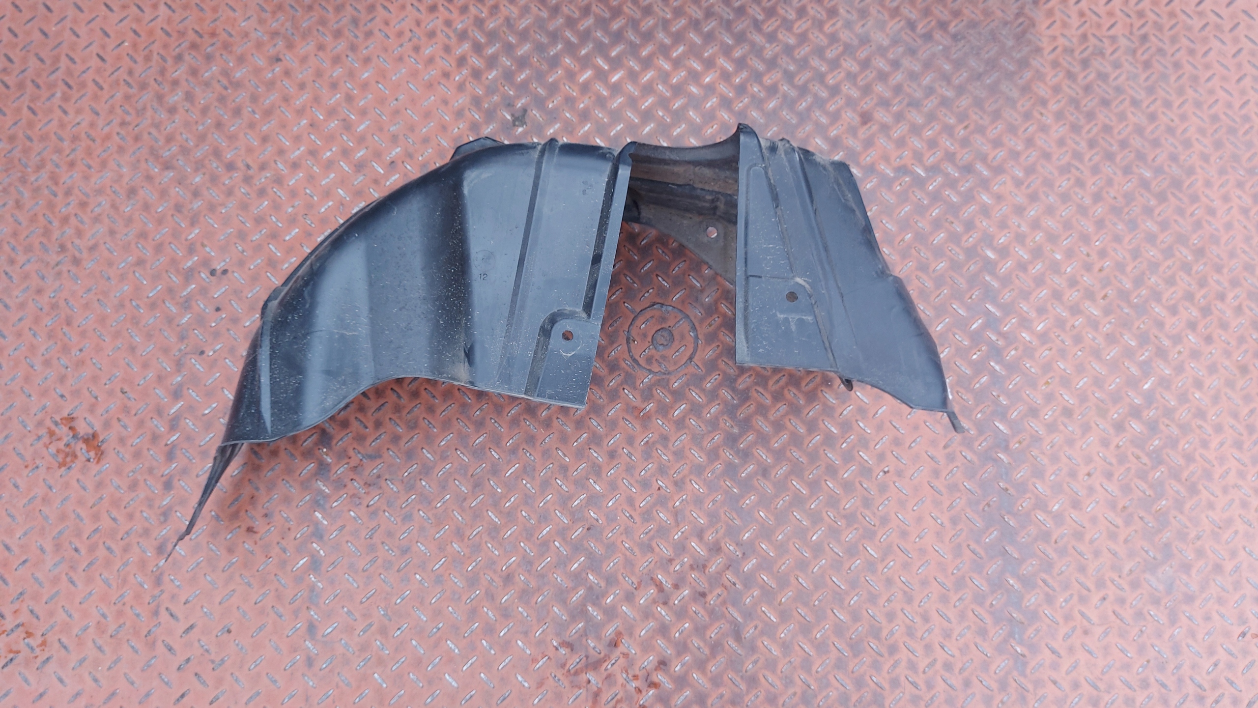 mudguard right rear part TOYOTA YARIS CROSS 21