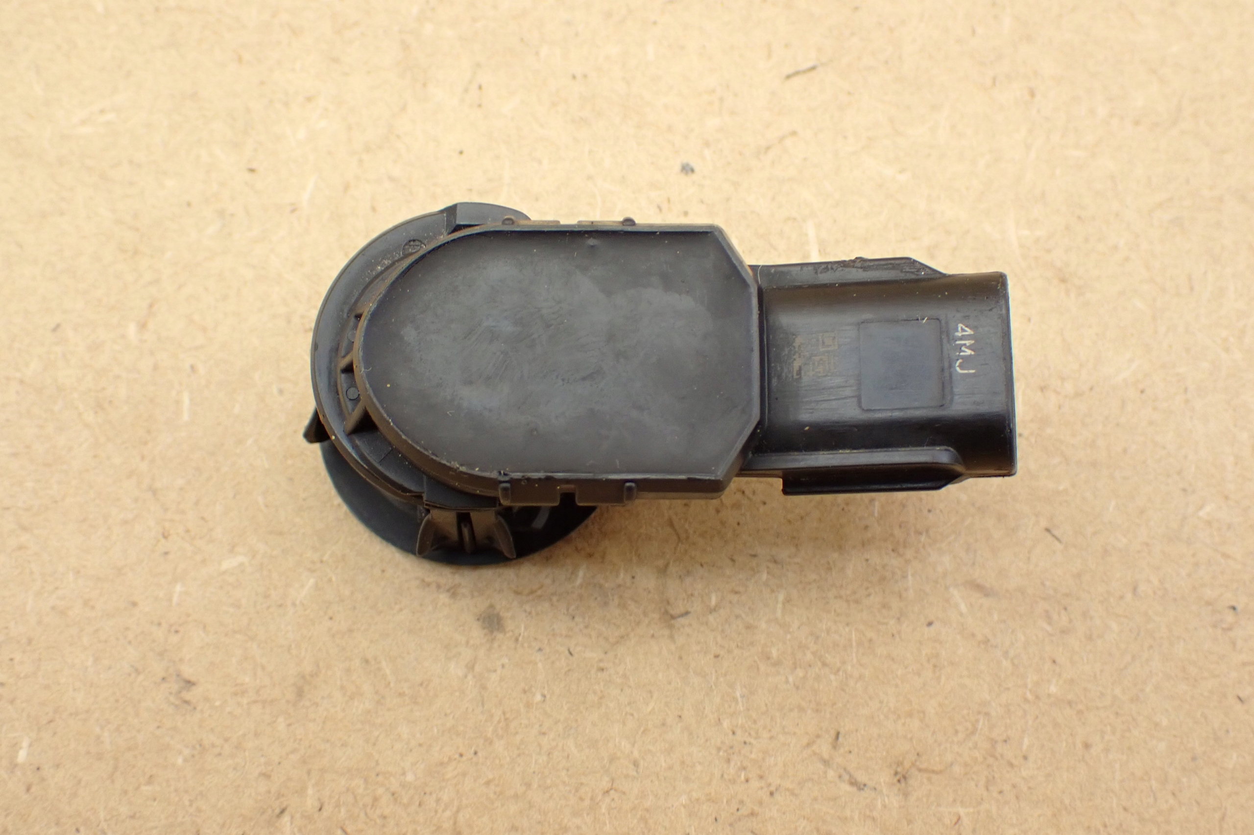 suzuki S-CROSS SX4 22- датчик парковки 61MA038460 oe