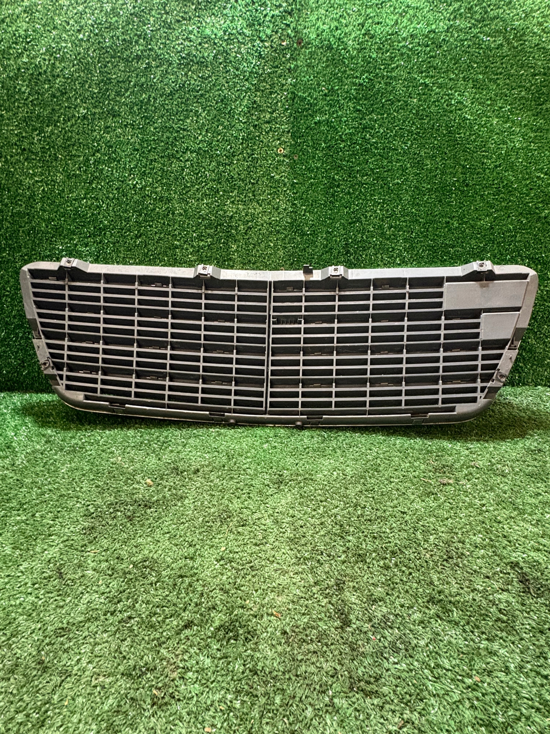 Grill Grill MERCEDES-BENZ E-KLASA W210 2108800583