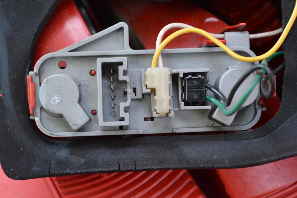 light left rear part rear 0D-7 TOYOTA YARIS 2 II 3D HB 05-09
