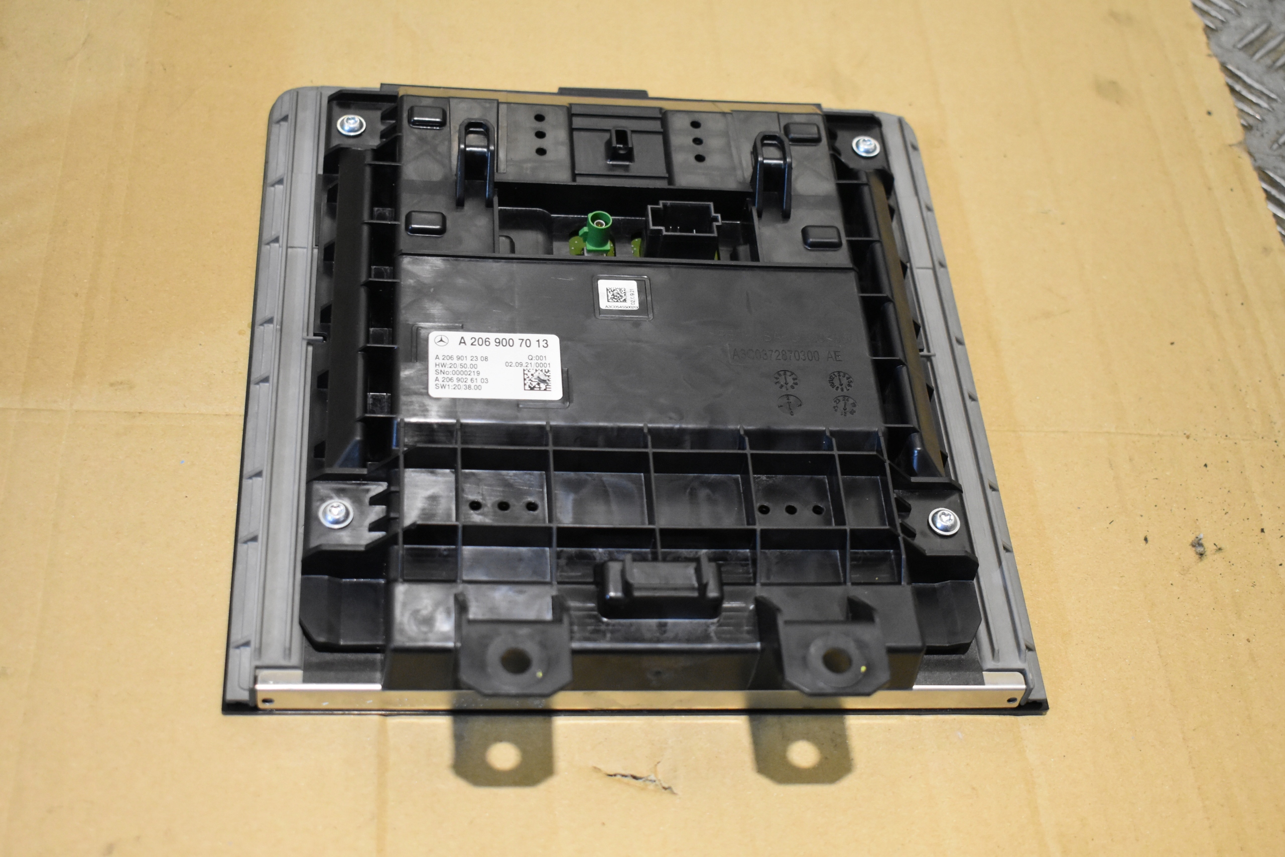 IDEALNY EKRAN display LCD MERCEDES W206 1